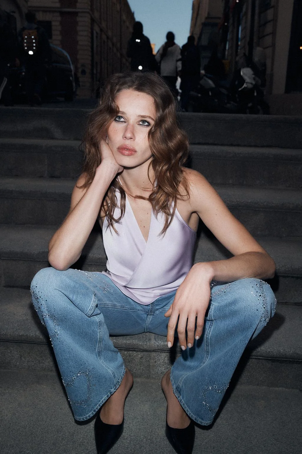 Джинсы trf с широкими штанинами, низкой посадкой и стразами