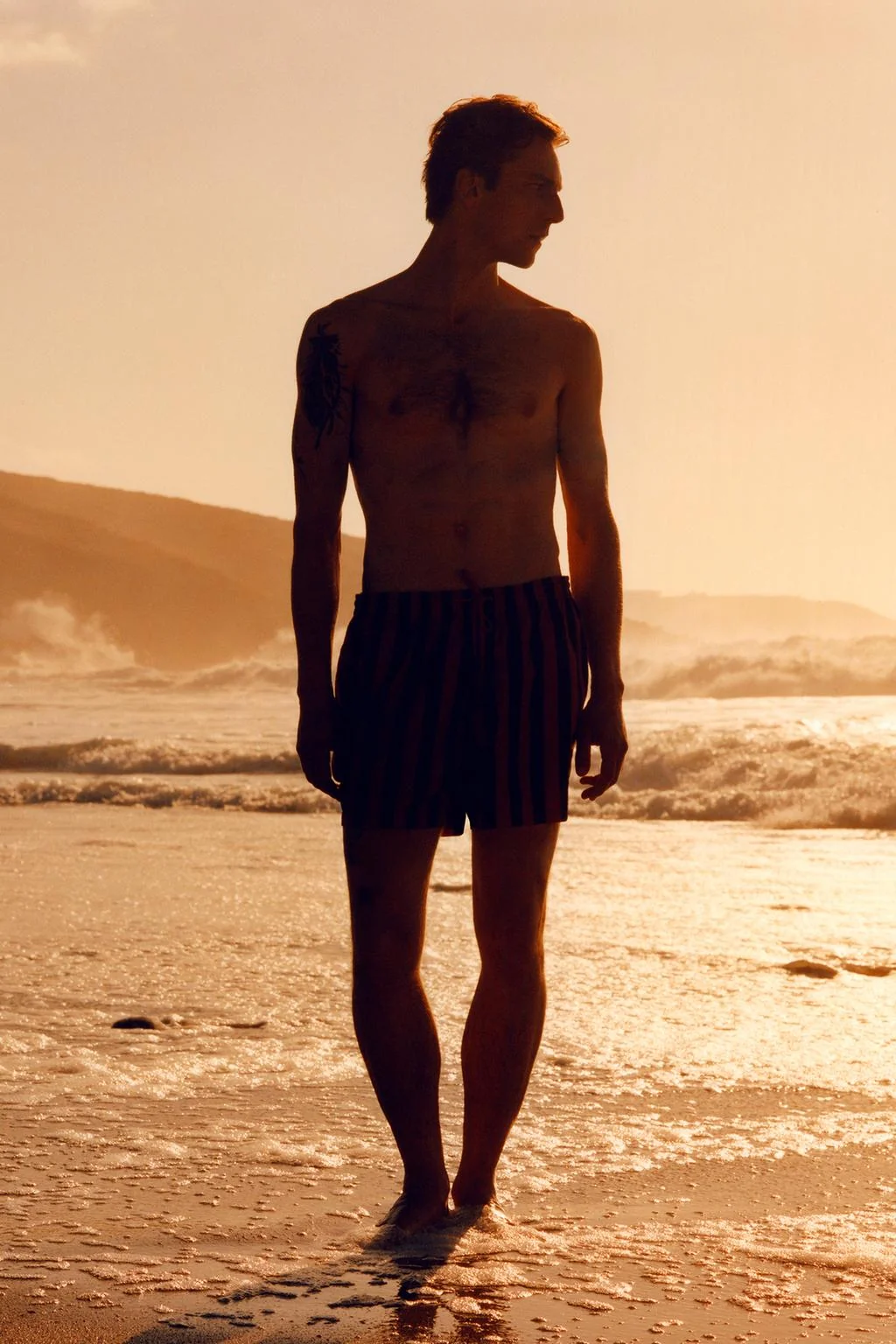 STRIPED MID-LENGTH SWIMMING TRUNKS