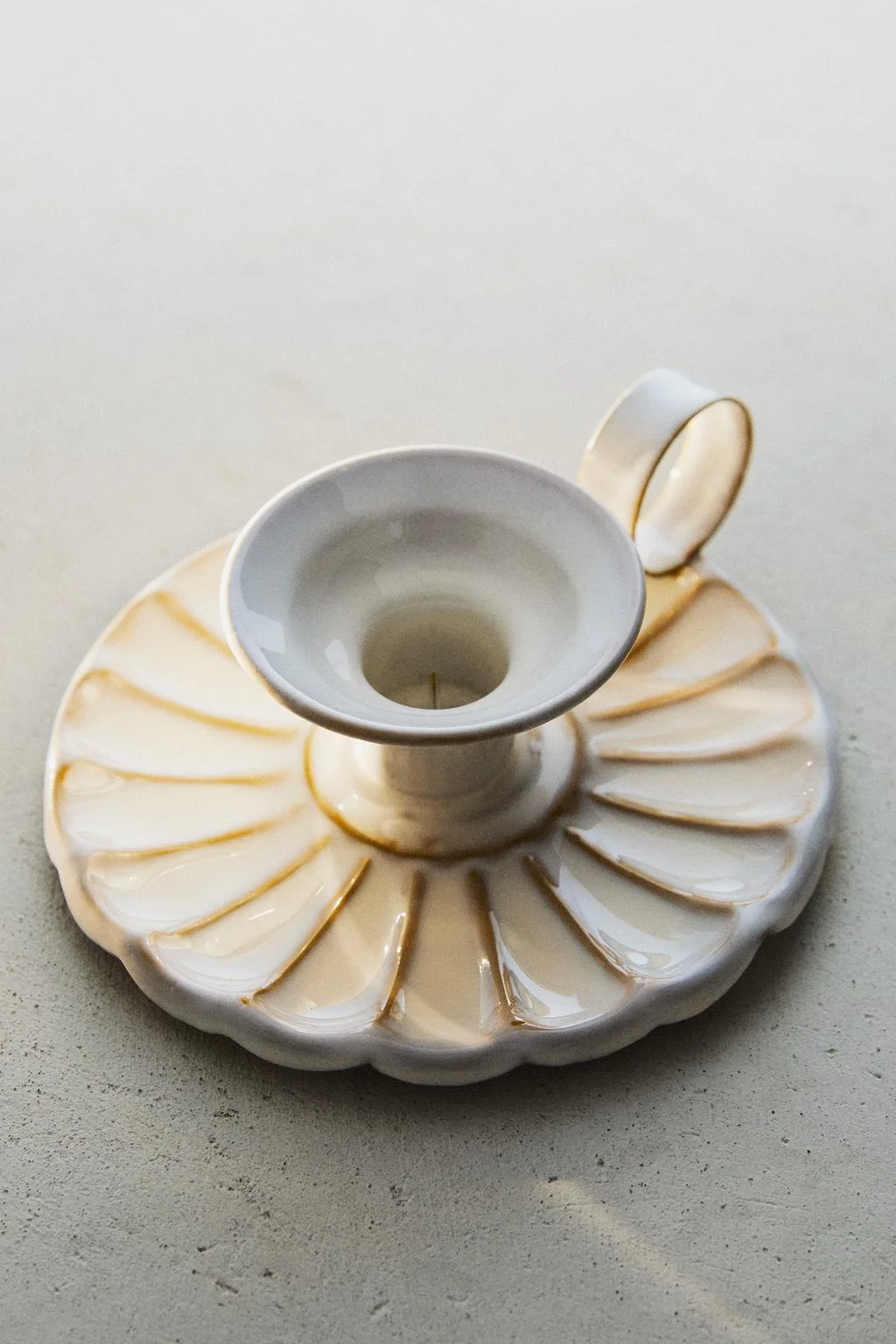 WAVY IRON CANDLE HOLDER