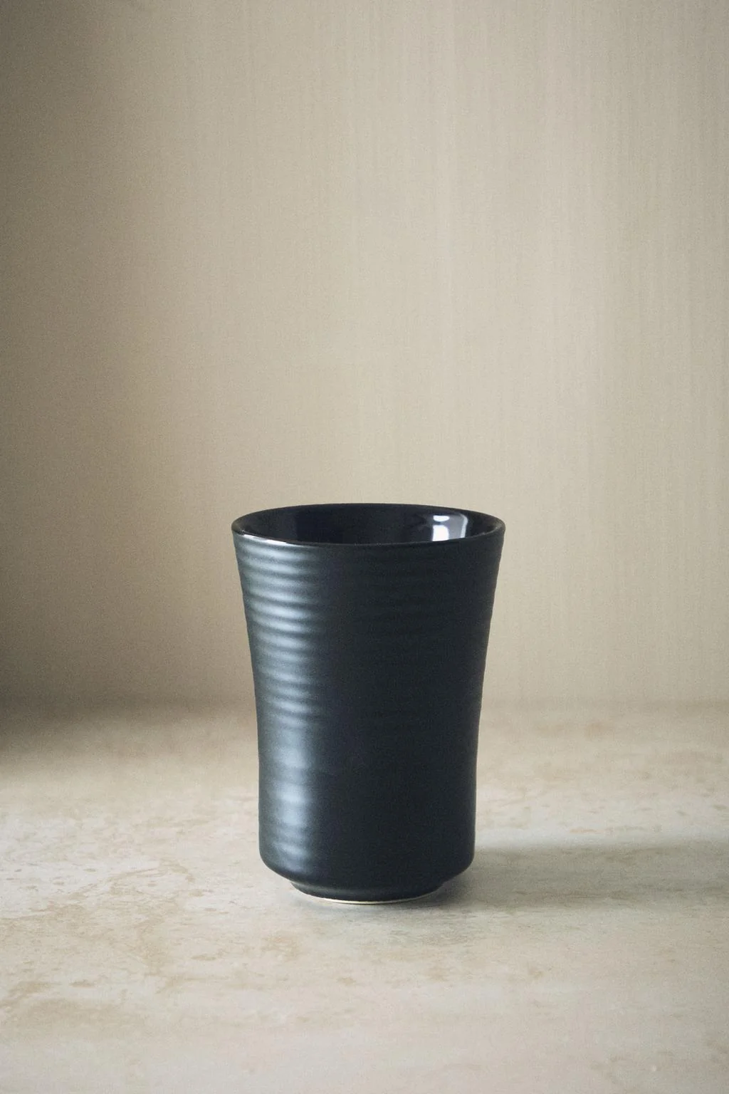 BLACK TOOTHBRUSH HOLDER