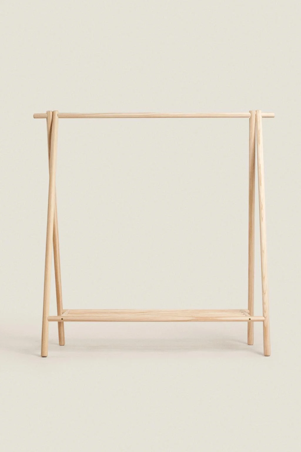 Деревянная вешалка для одежды — Мебель