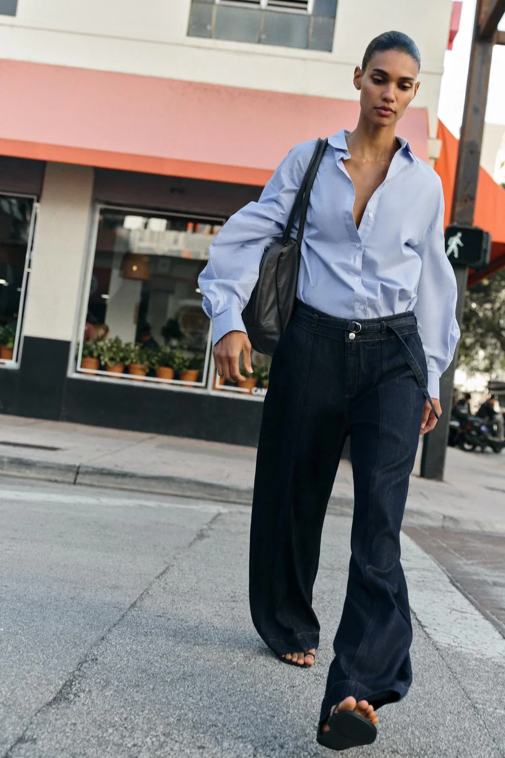 Z1975 джинсы бот кут высокой посадки с поясом — С широким низом