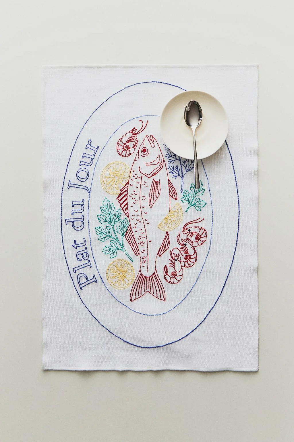 PLACEMAT WITH FISH EMBROIDERY
