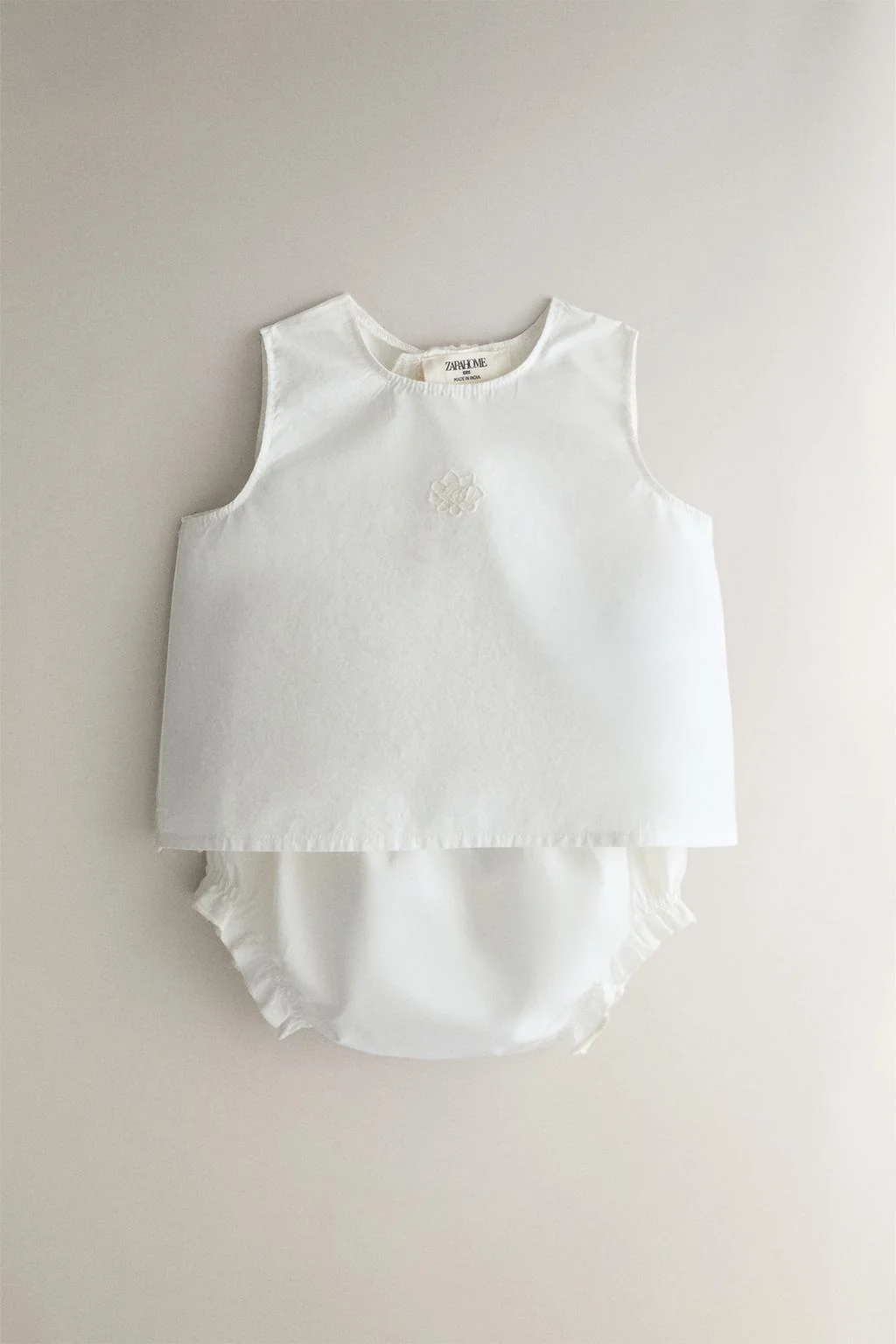 EMBROIDERED BABY SET