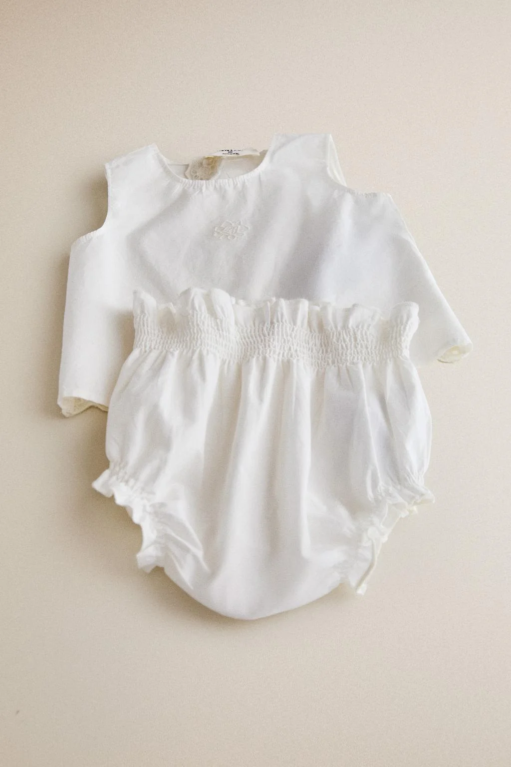 EMBROIDERED BABY SET