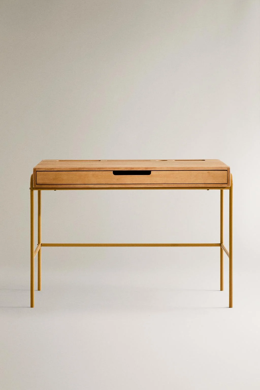 Детский деревянный стол — Мебель