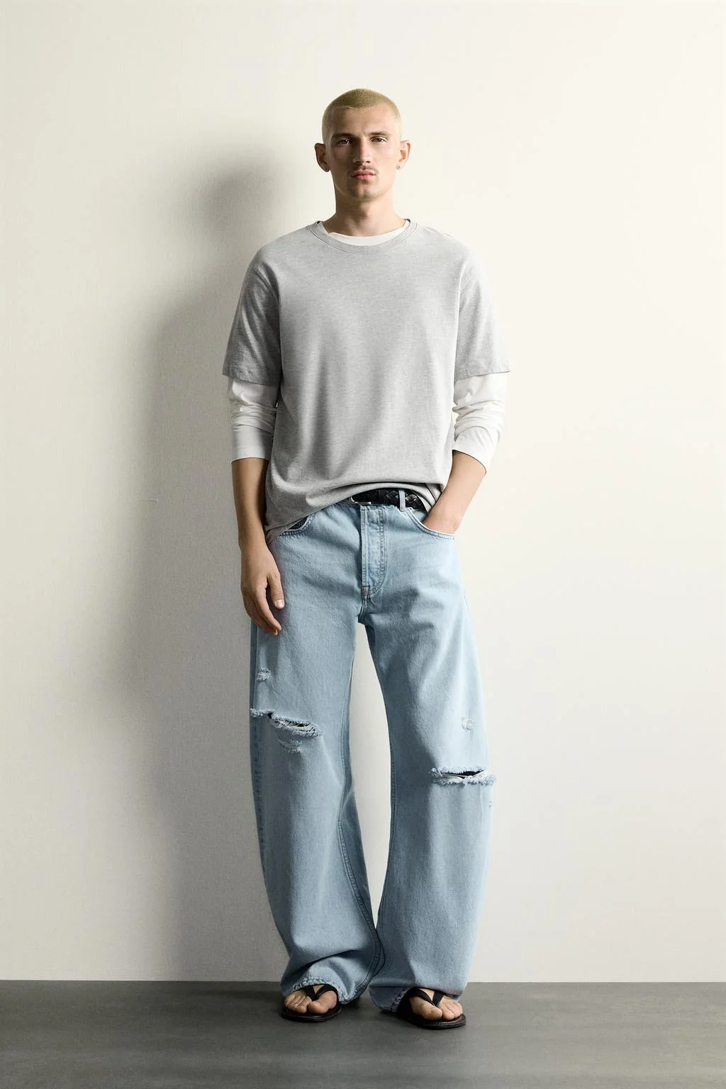 RIPPED BARREL FIT JEANS