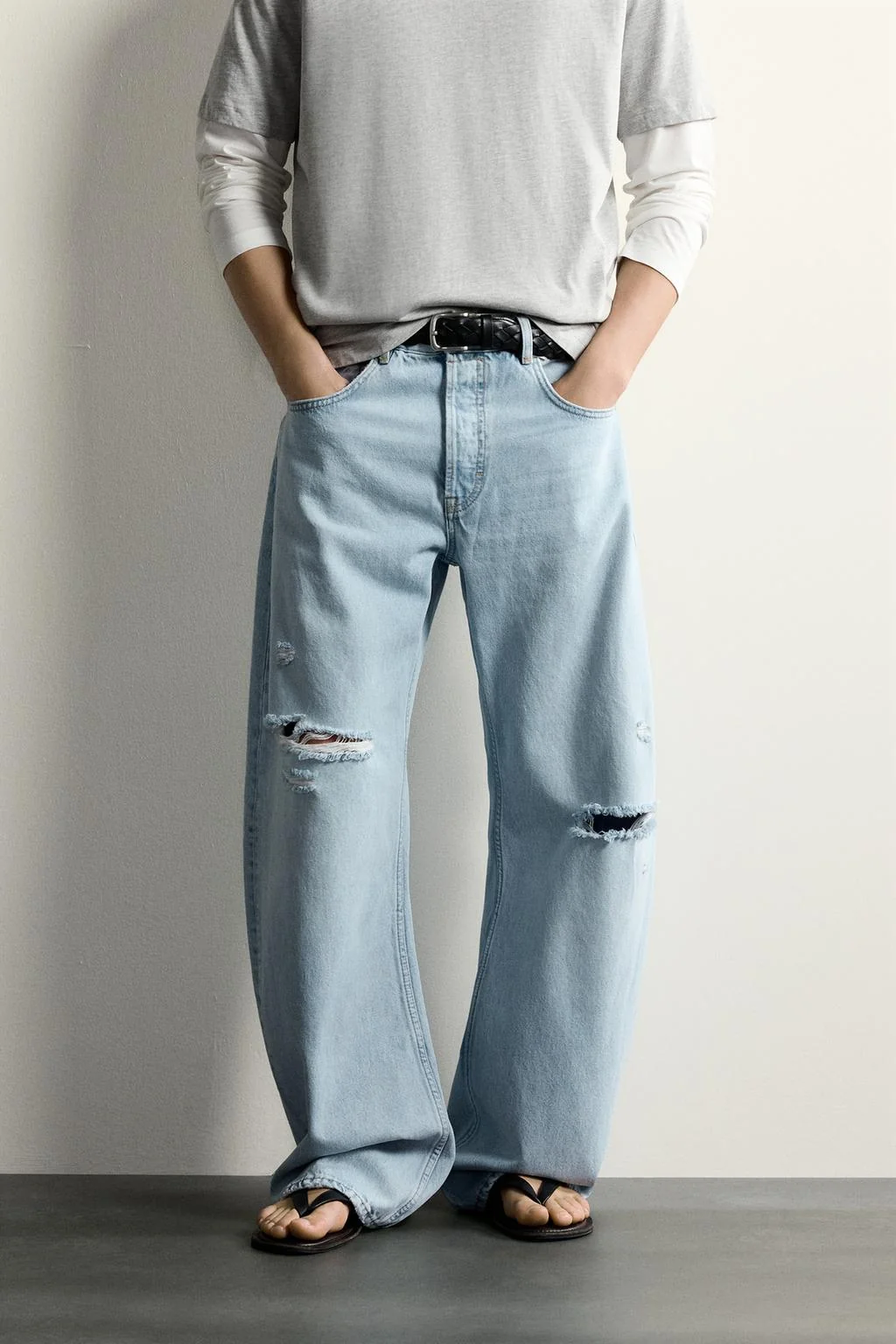 RIPPED BARREL FIT JEANS