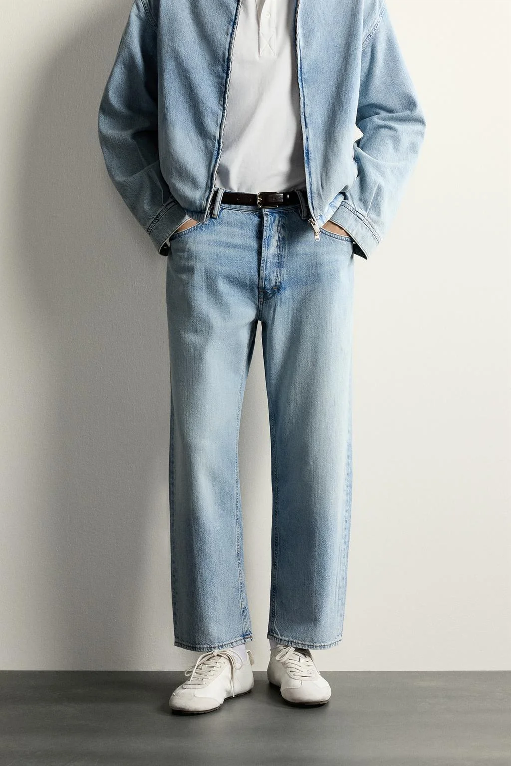 LIGHTWEIGHT REGULAR CROPPED FIT JEANS
