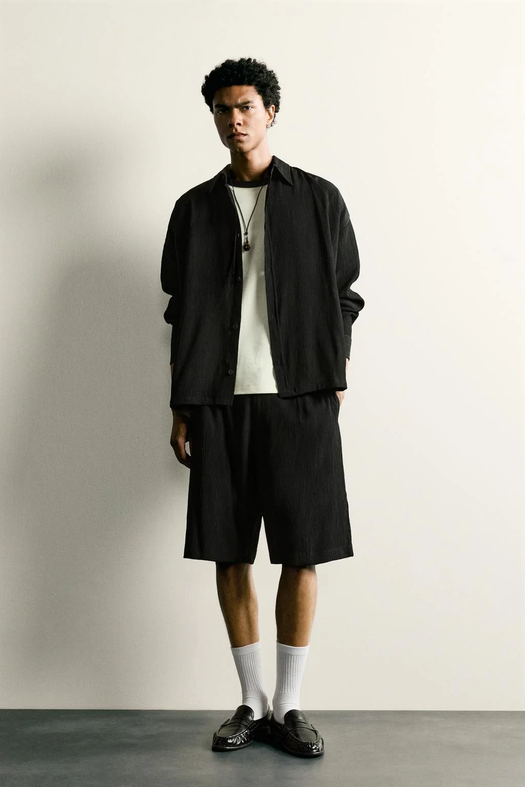 TEXTURED RELAXED FIT BERMUDA SHORTS