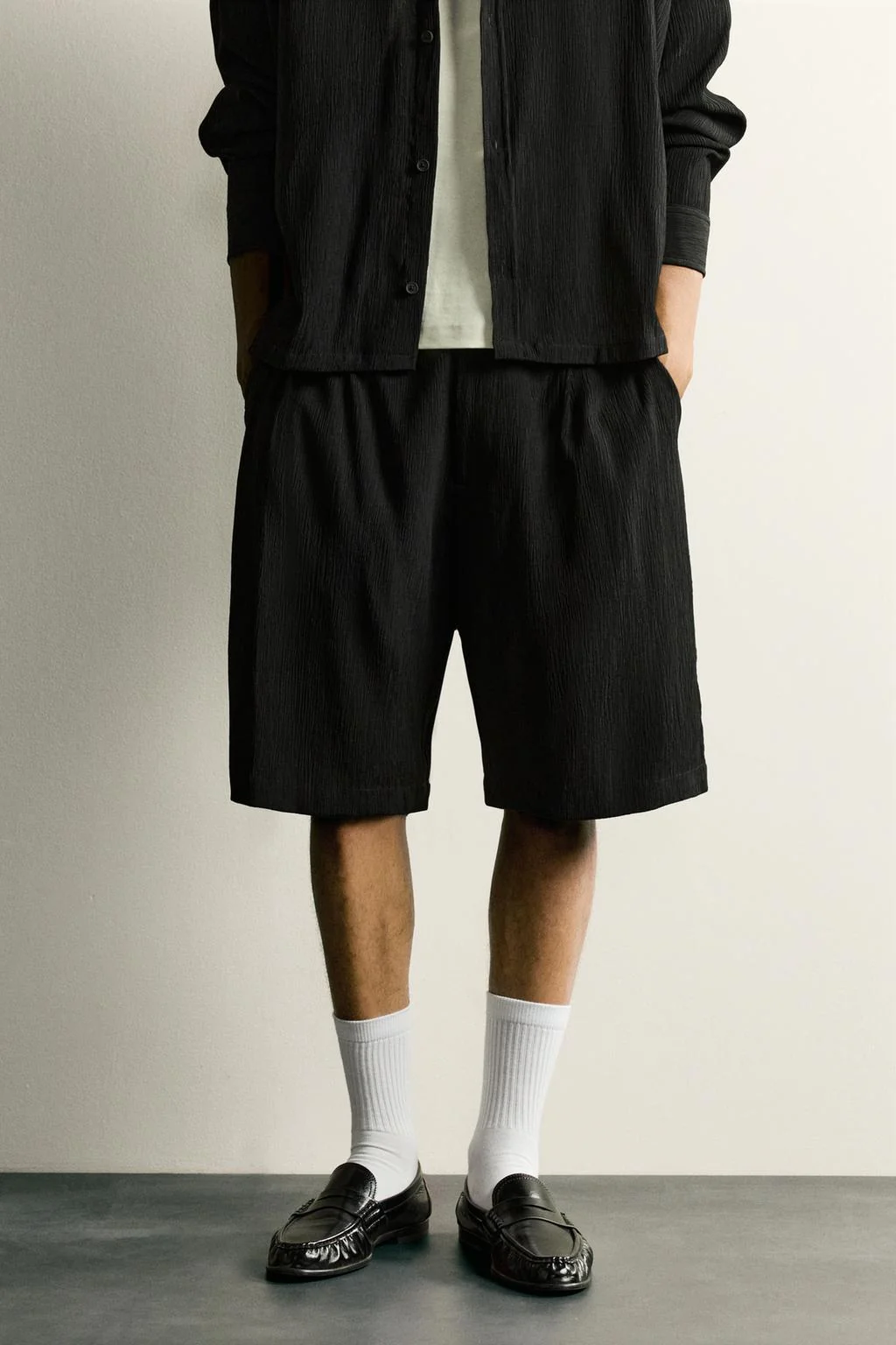 TEXTURED RELAXED FIT BERMUDA SHORTS