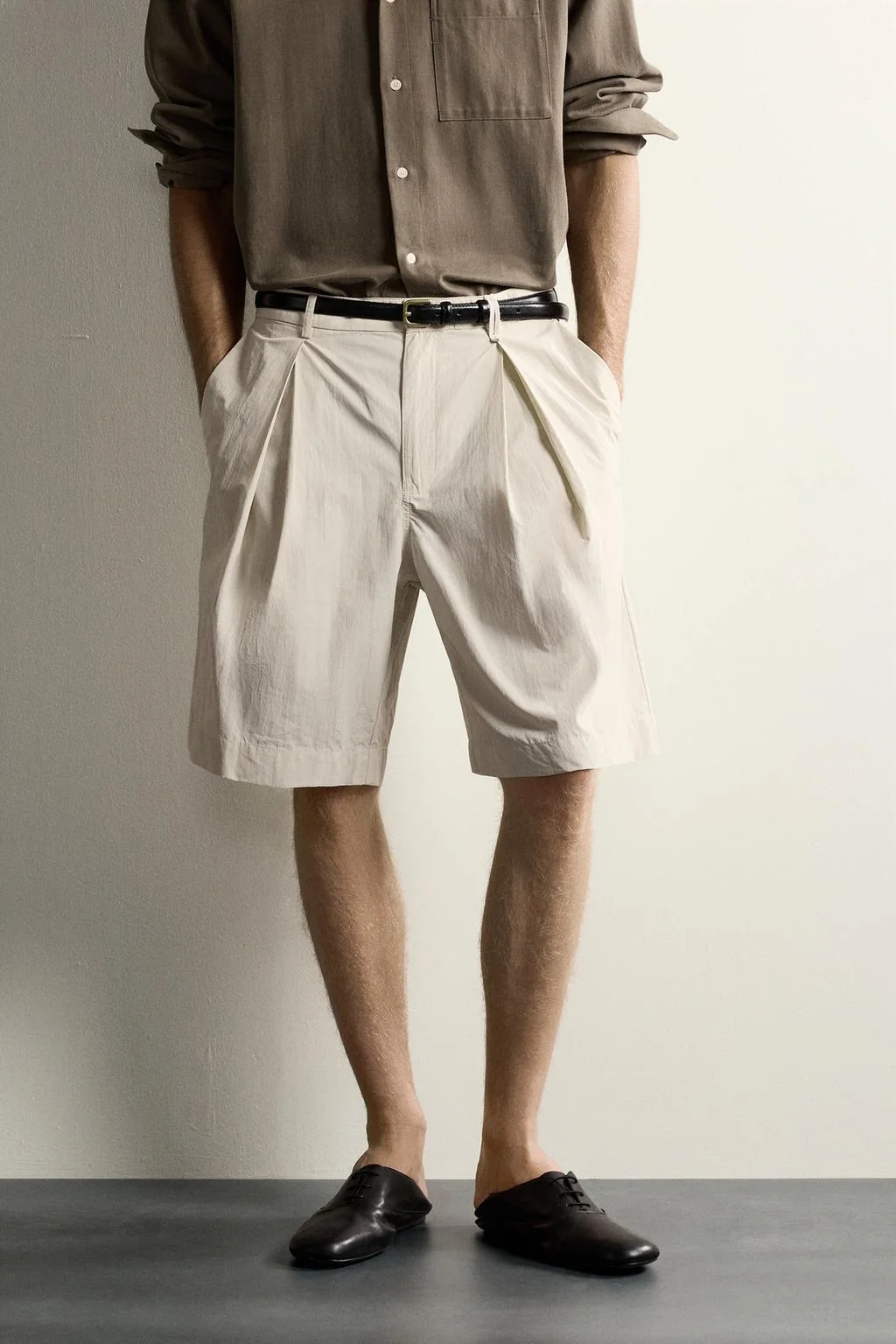 PLEATED WIDE-LEG BERMUDA SHORTS