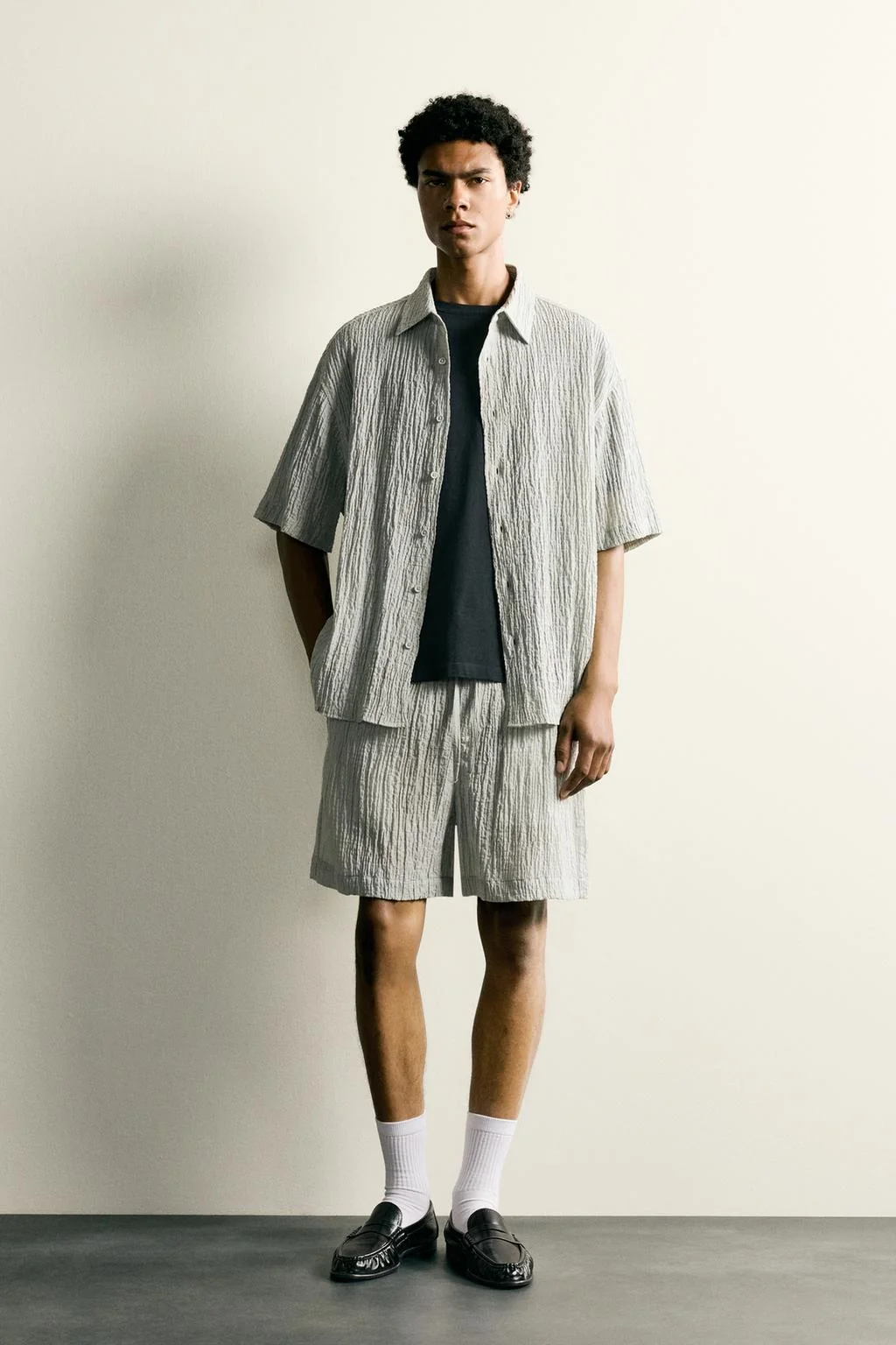 TEXTURED RELAXED FIT BERMUDA SHORTS