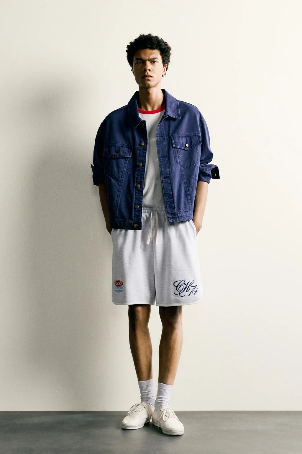EMBROIDERED PATCH JOGGER BERMUDA SHORTS