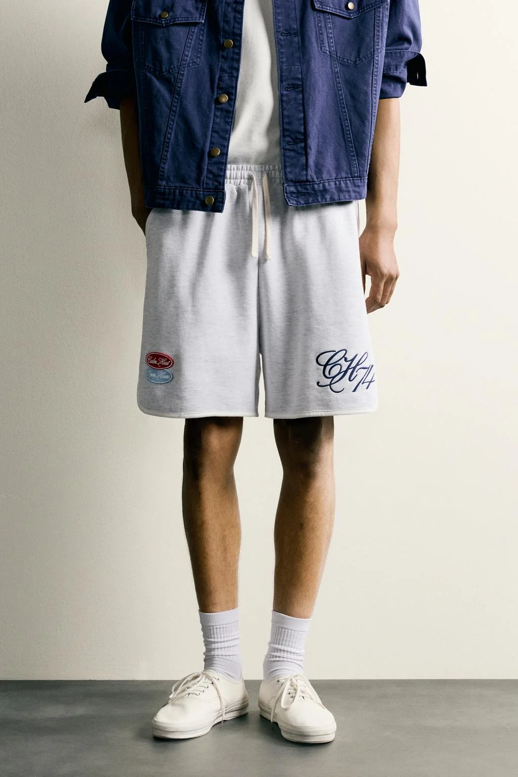 EMBROIDERED PATCH JOGGER BERMUDA SHORTS