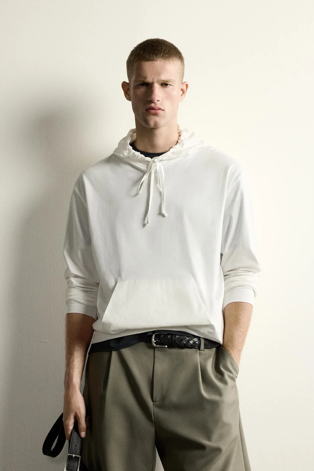 LIGHTWEIGHT CONTRAST HOODIE