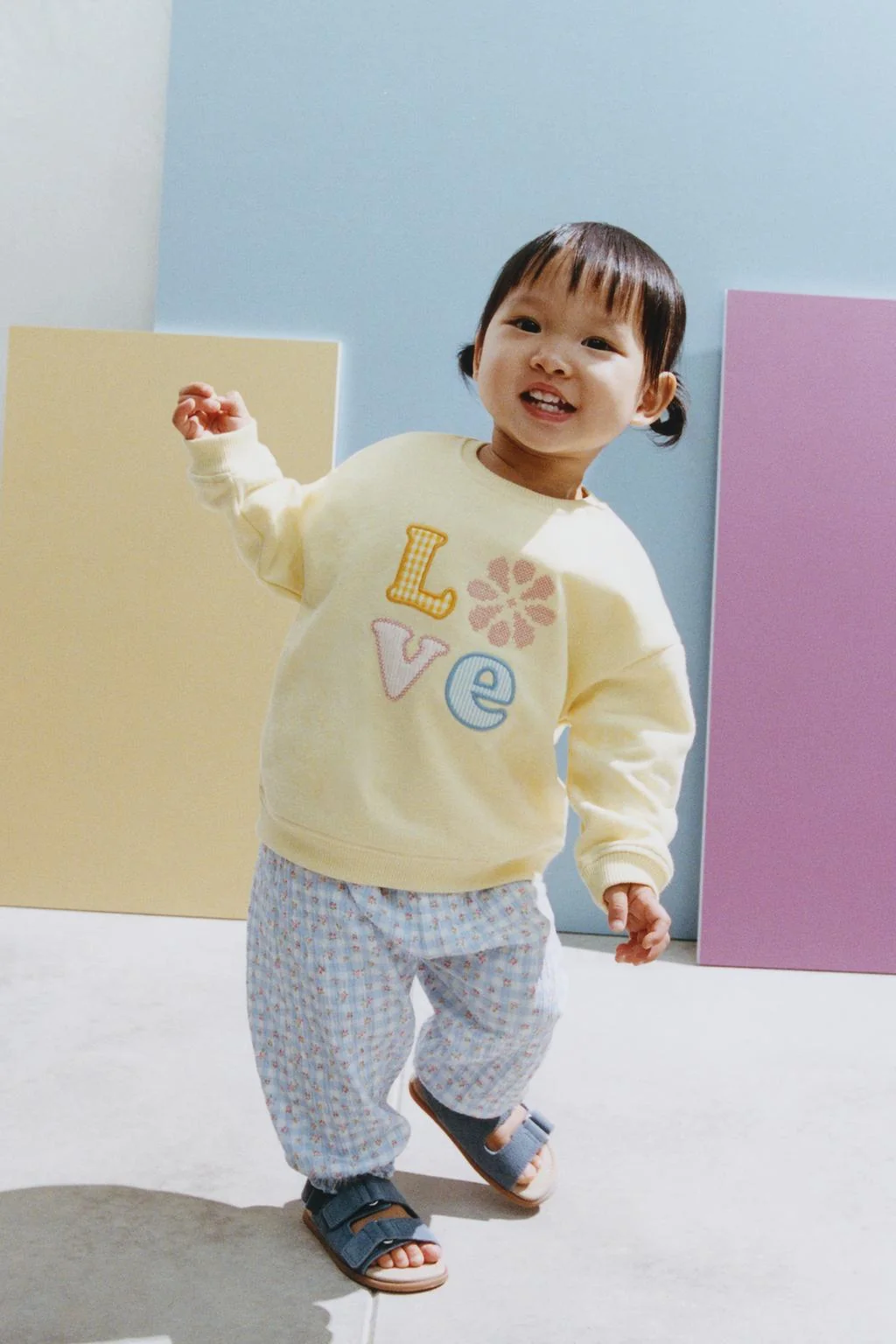 EMBROIDERED SWEATSHIRT