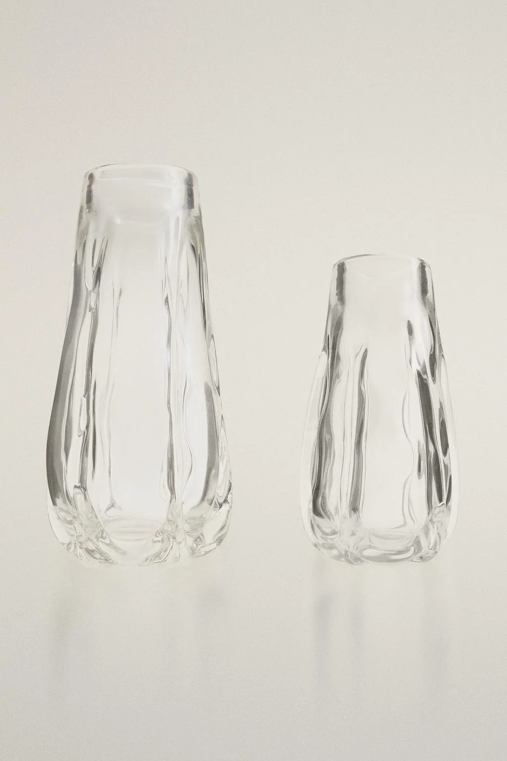 DECORATIVE GLASS VASE