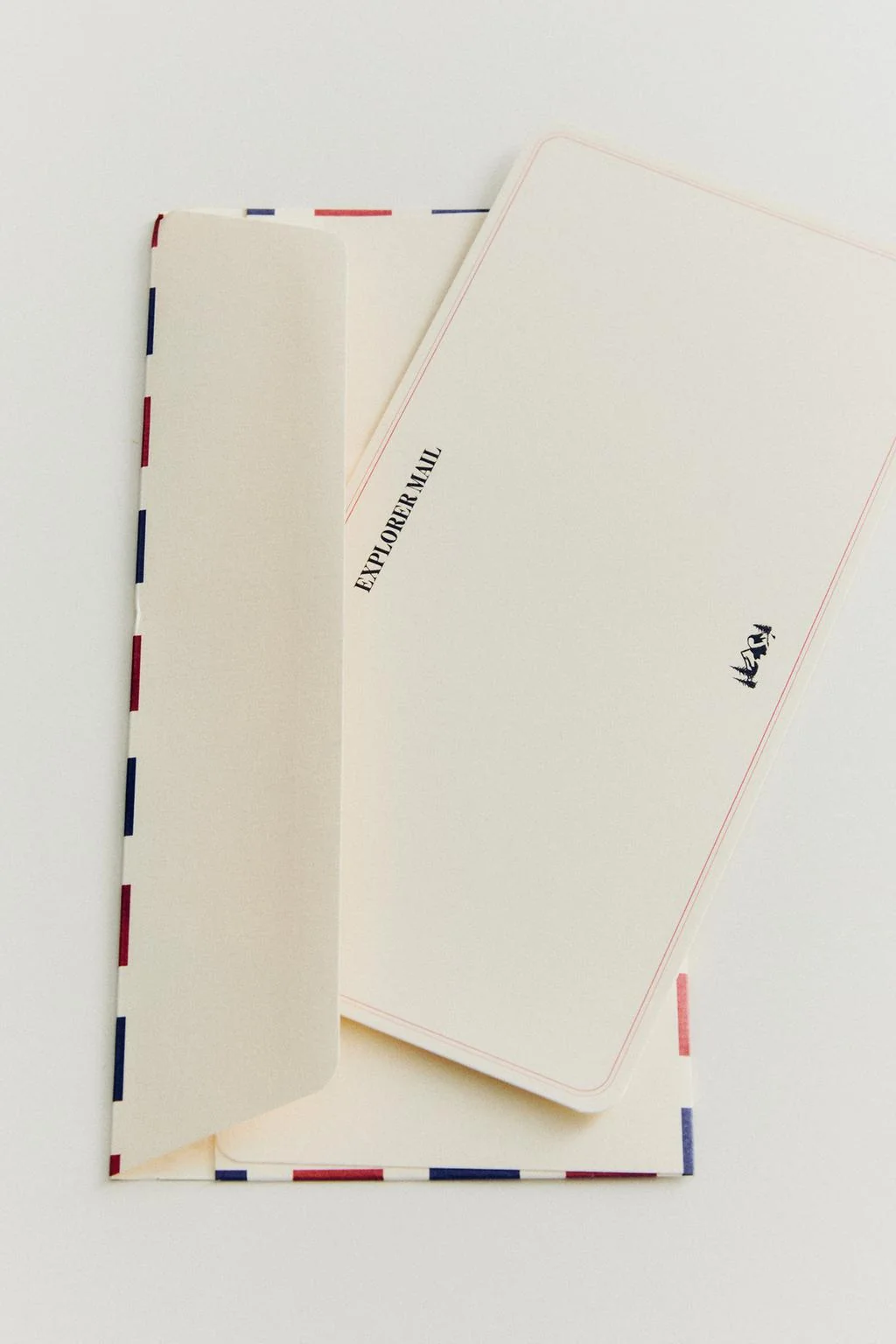 SET OF PAPER CARDS