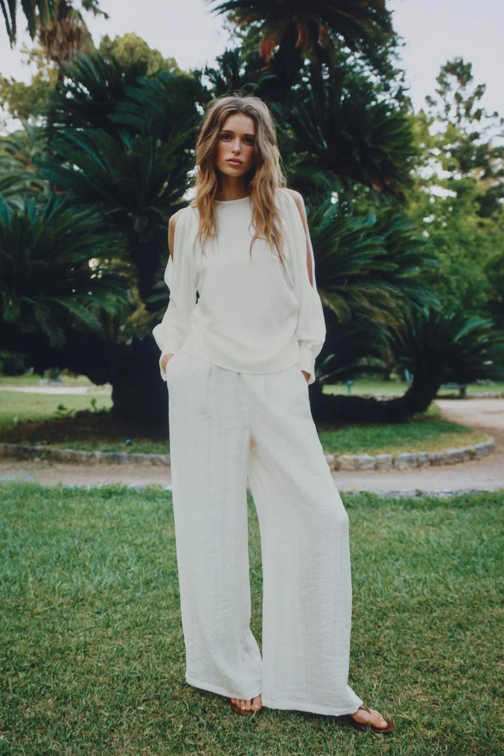 BLOUSE WITH SLEEVE VENTS