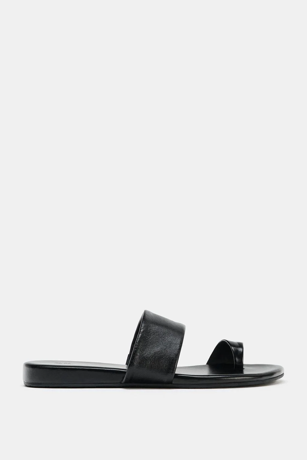 FLAT LEATHER SANDALS