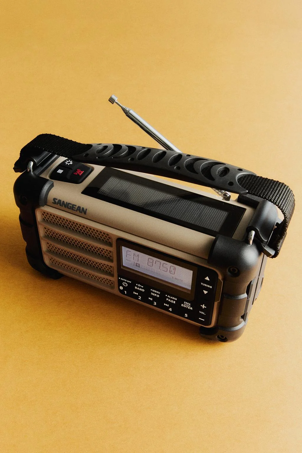 PORTABLE RECHARGEABLE RADIO