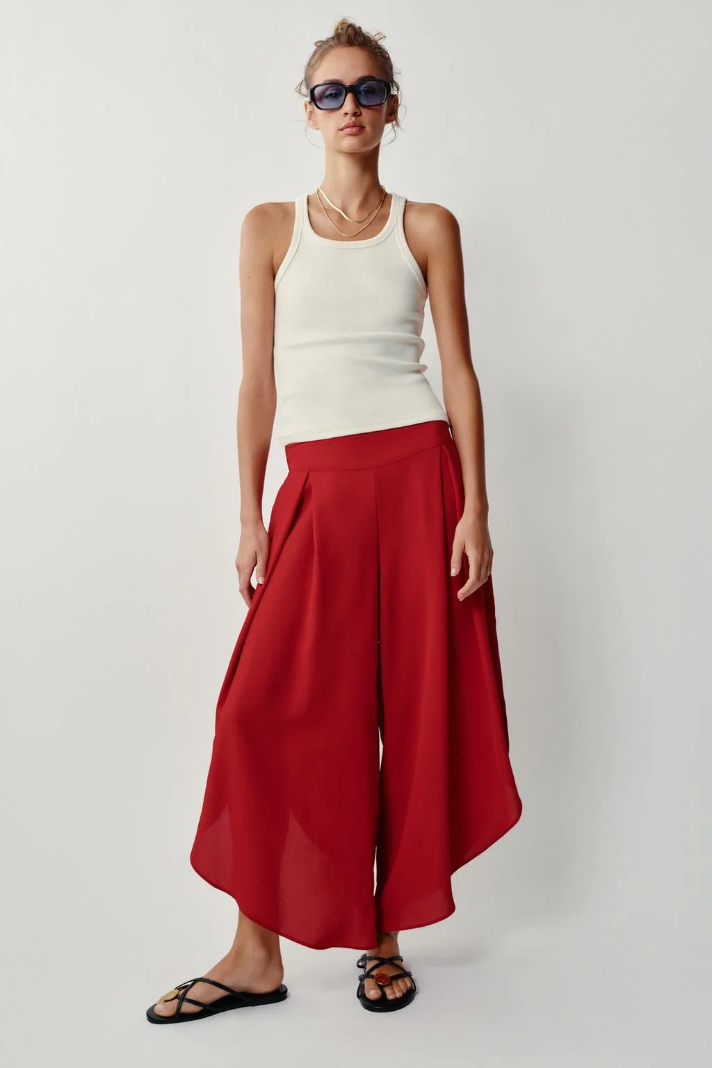 FLOWING TROUSERS WITH SLITS