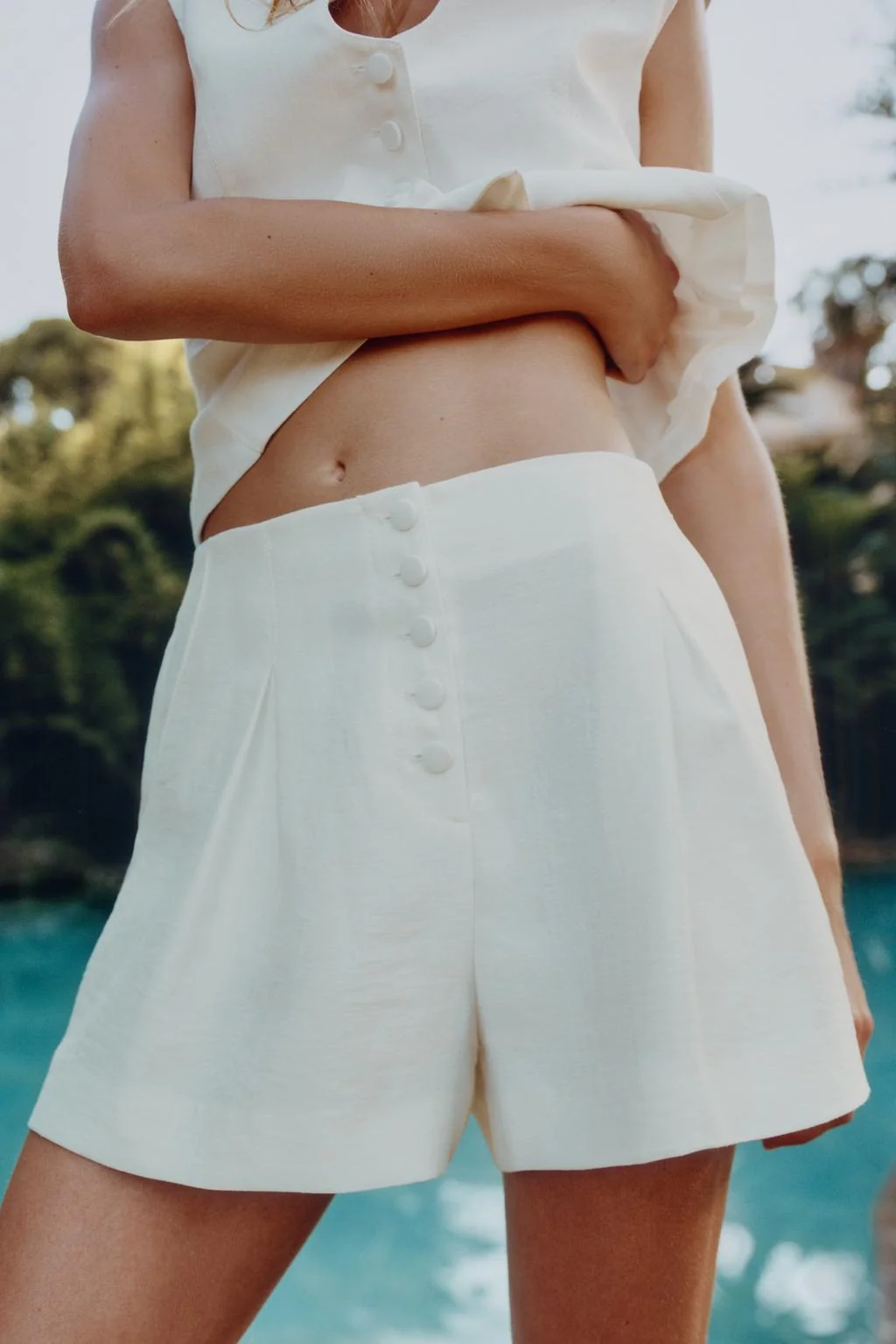 COVERED BUTTON BERMUDA SHORTS