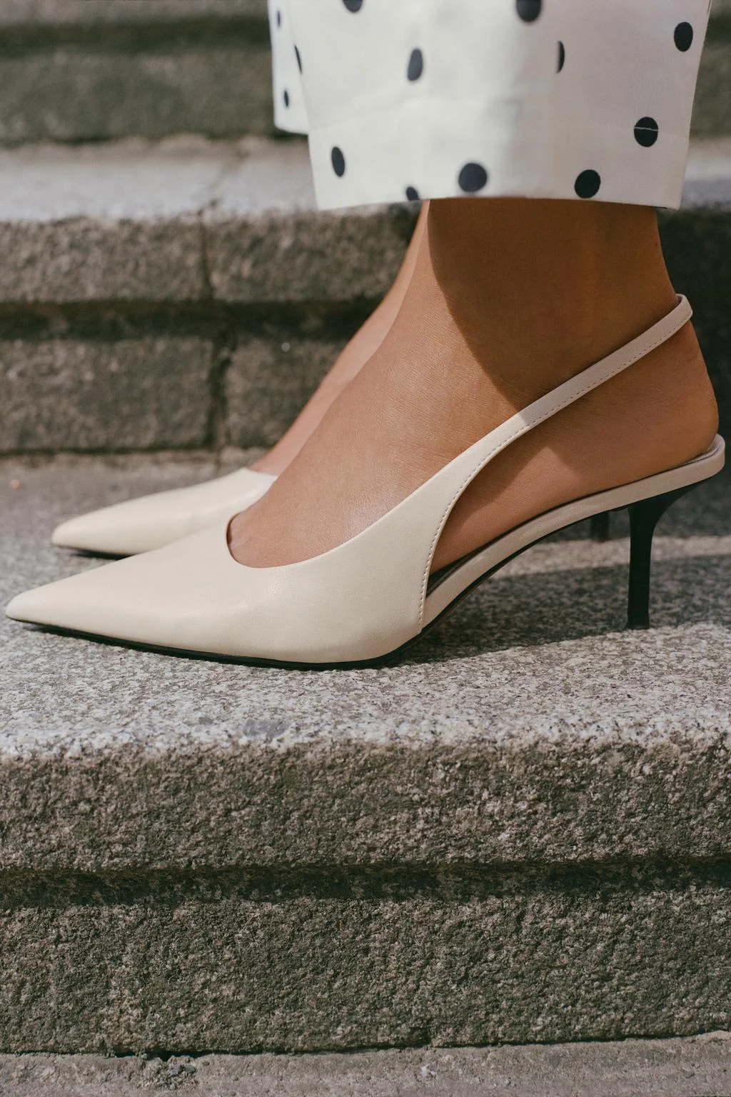 SLINGBACK HEELS