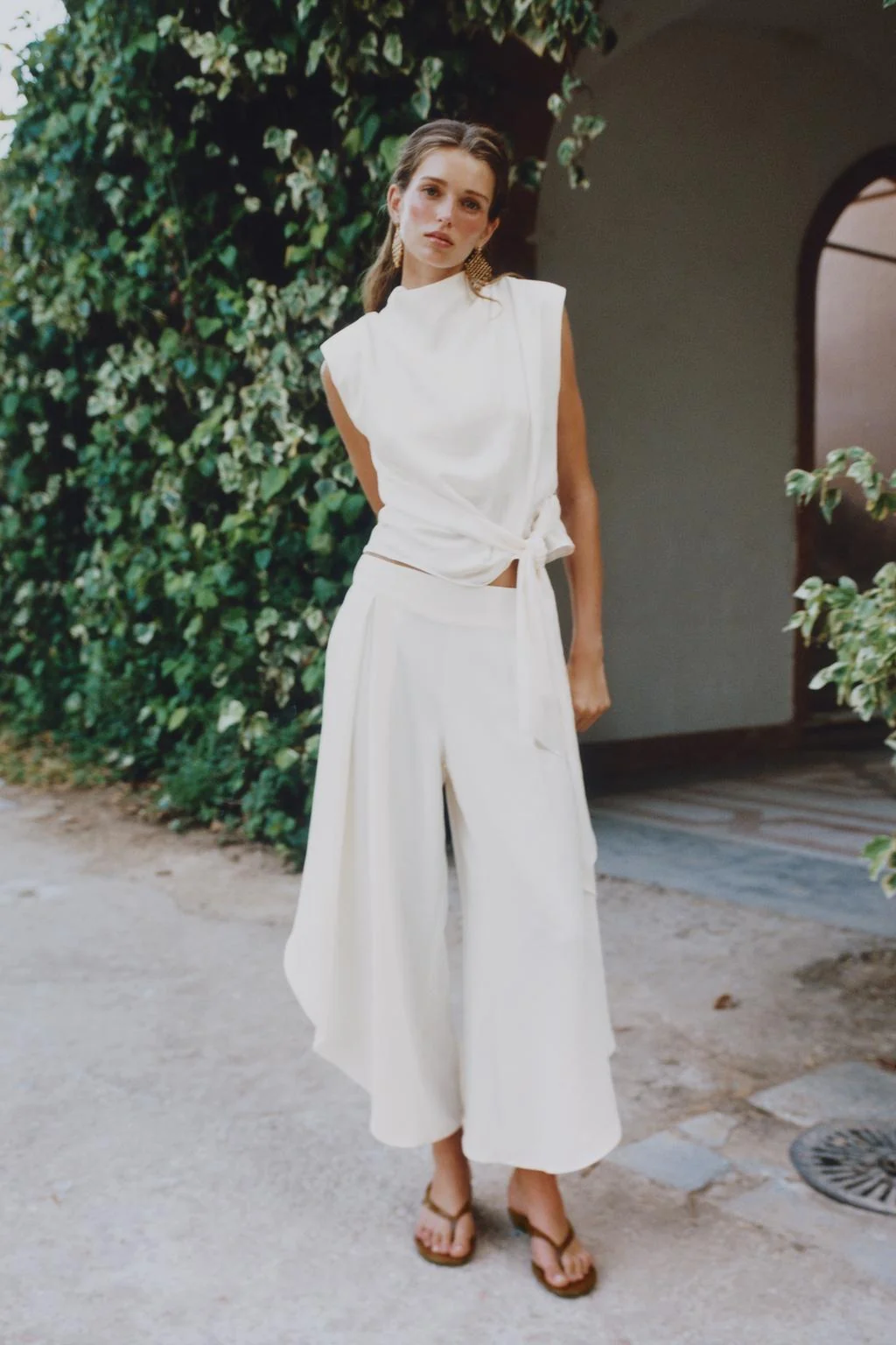 SATIN TOP WITH SHOULDER PADS AND KNOT