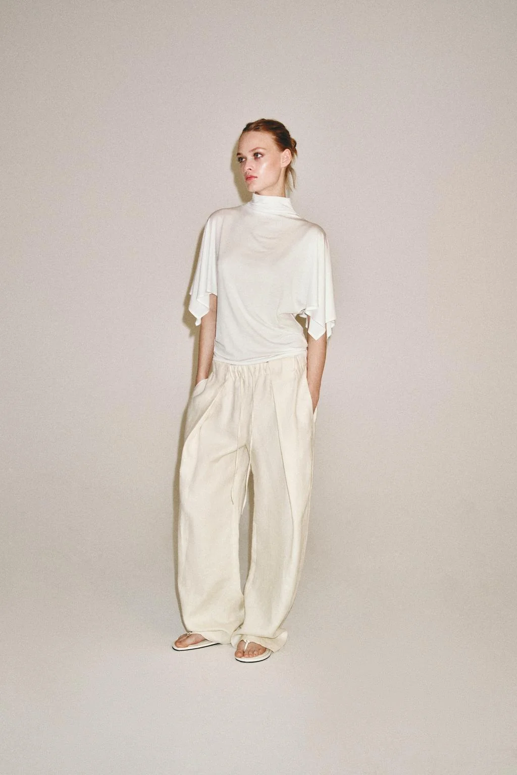 HIGH NECK TOP