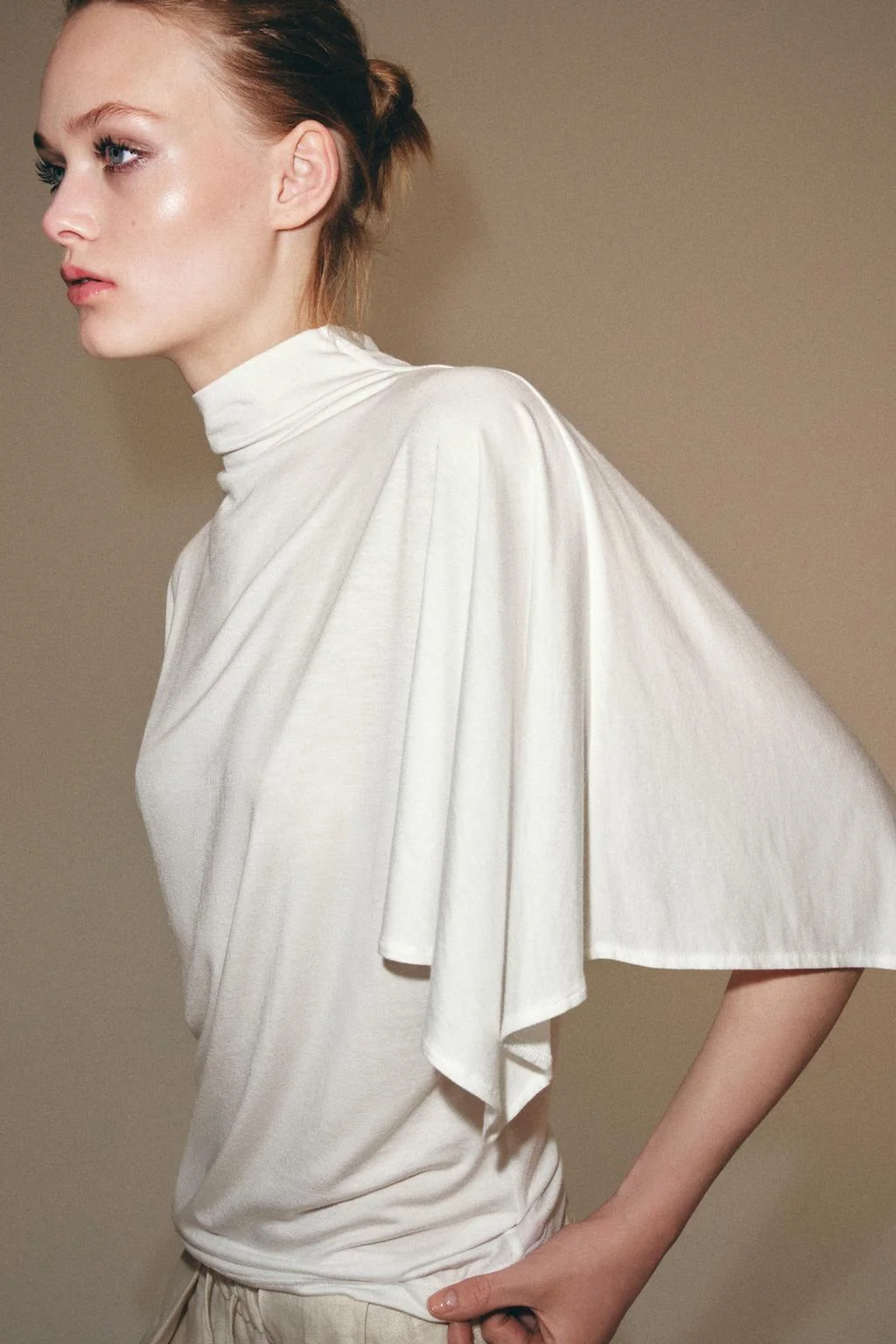 HIGH NECK T-SHIRT