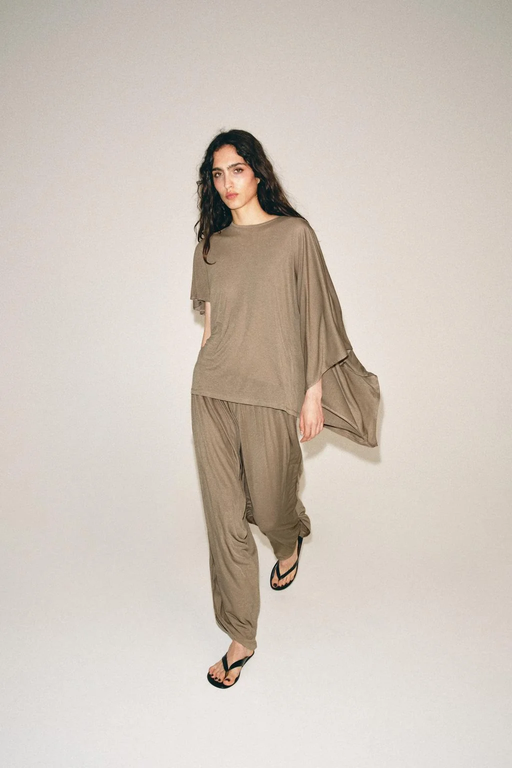 ASYMMETRIC CAPE T-SHIRT