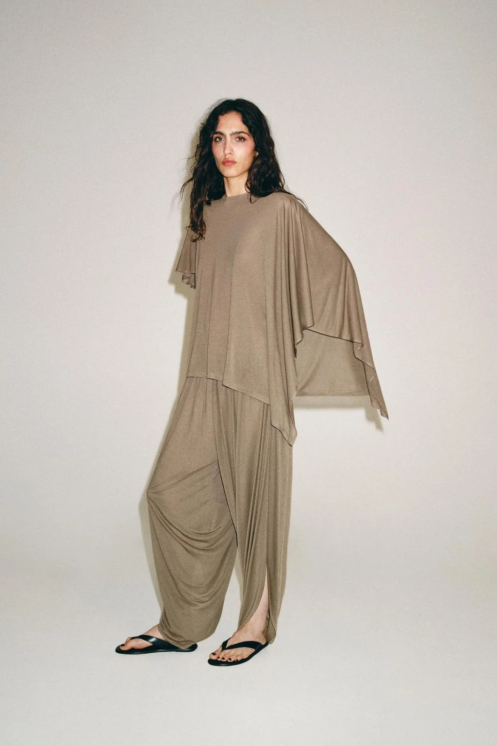 ASYMMETRIC CAPE T-SHIRT