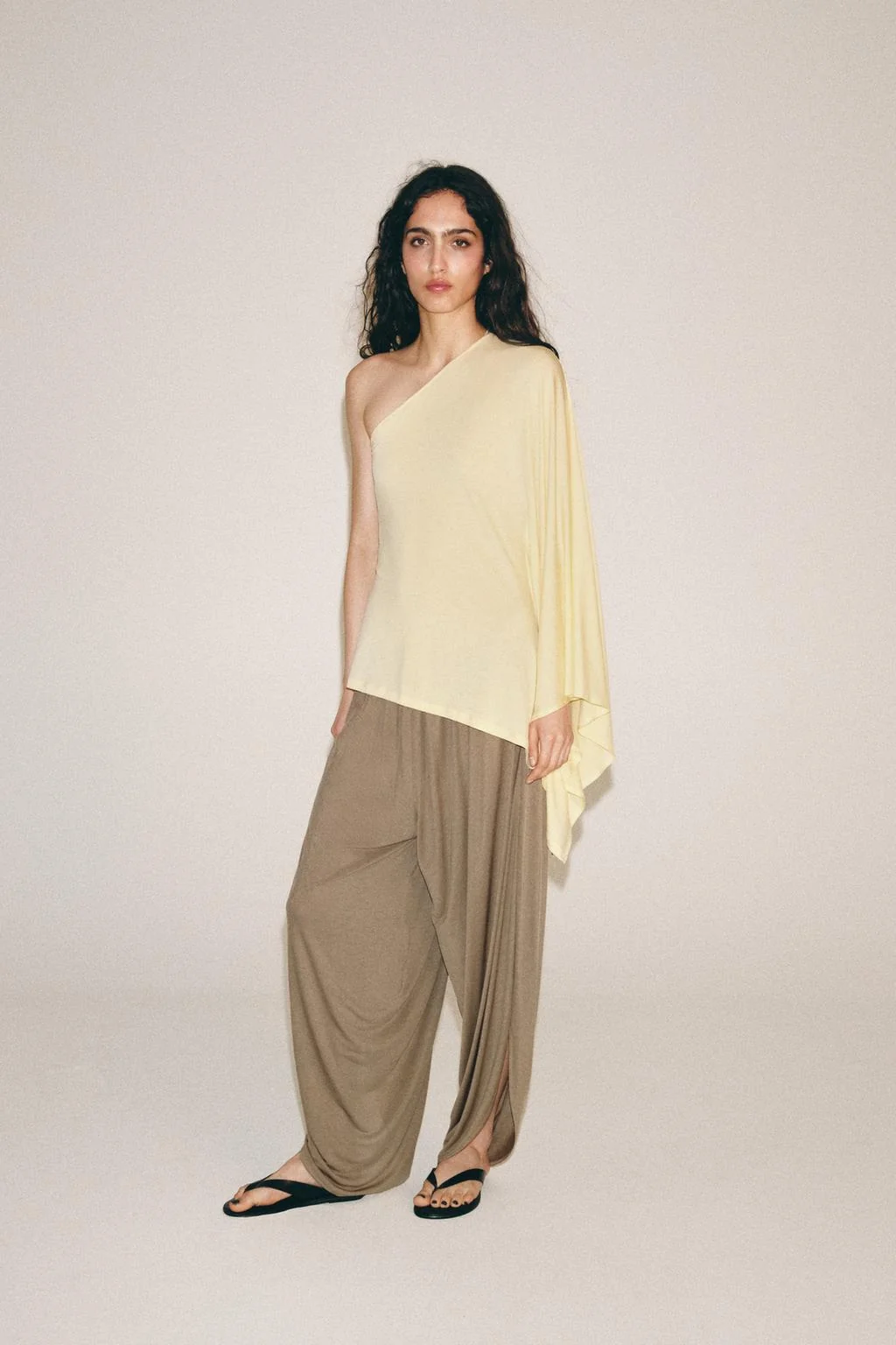 ASYMMETRIC CAPE