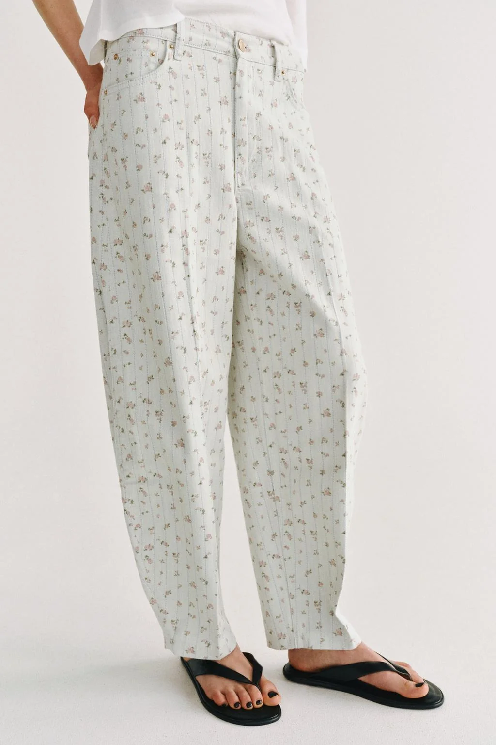 ZW COLLECTION HIGH-WAIST TAPERED FLORAL JEANS