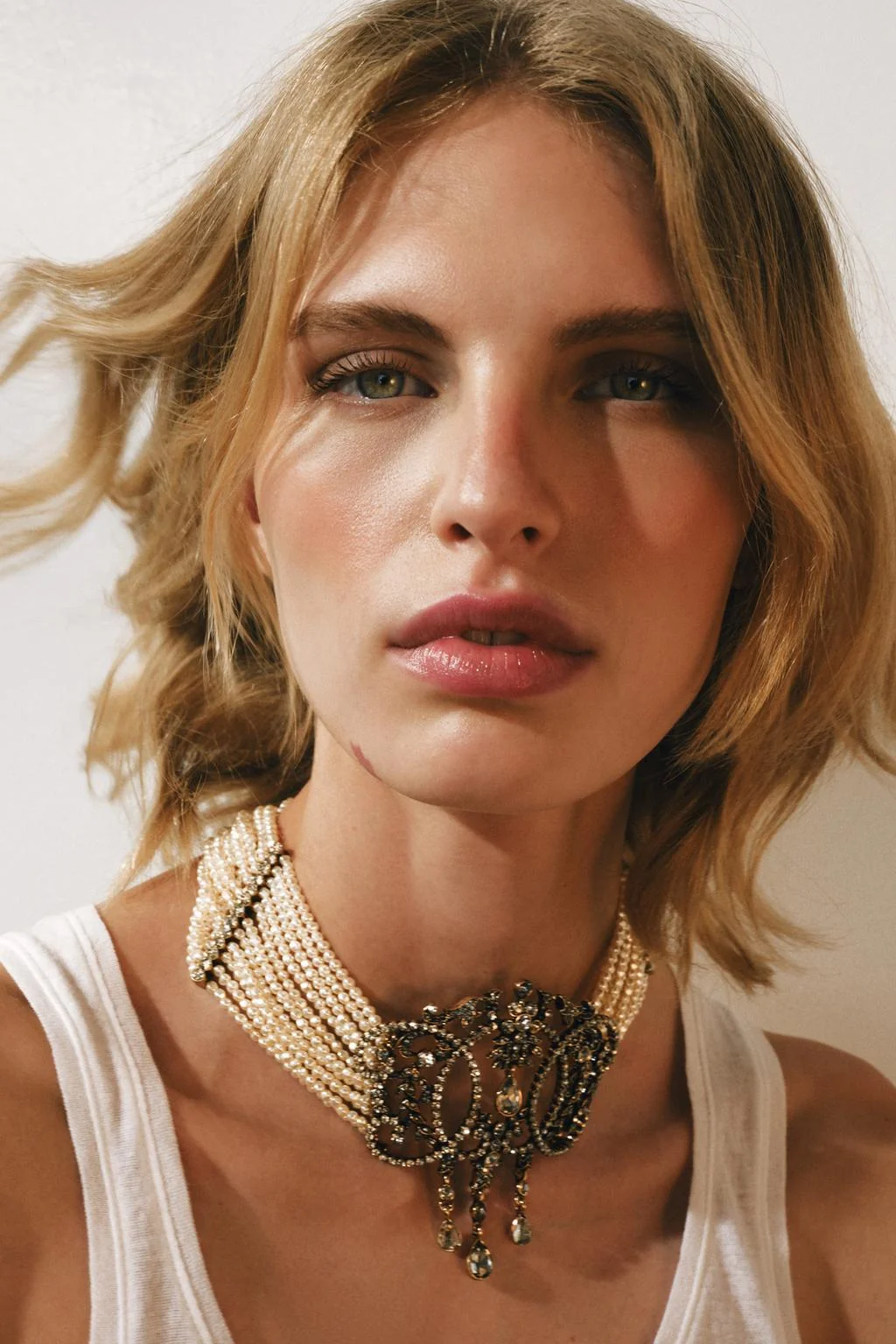 FAUX PEARL AND JEWEL CHOKER NECKLACE