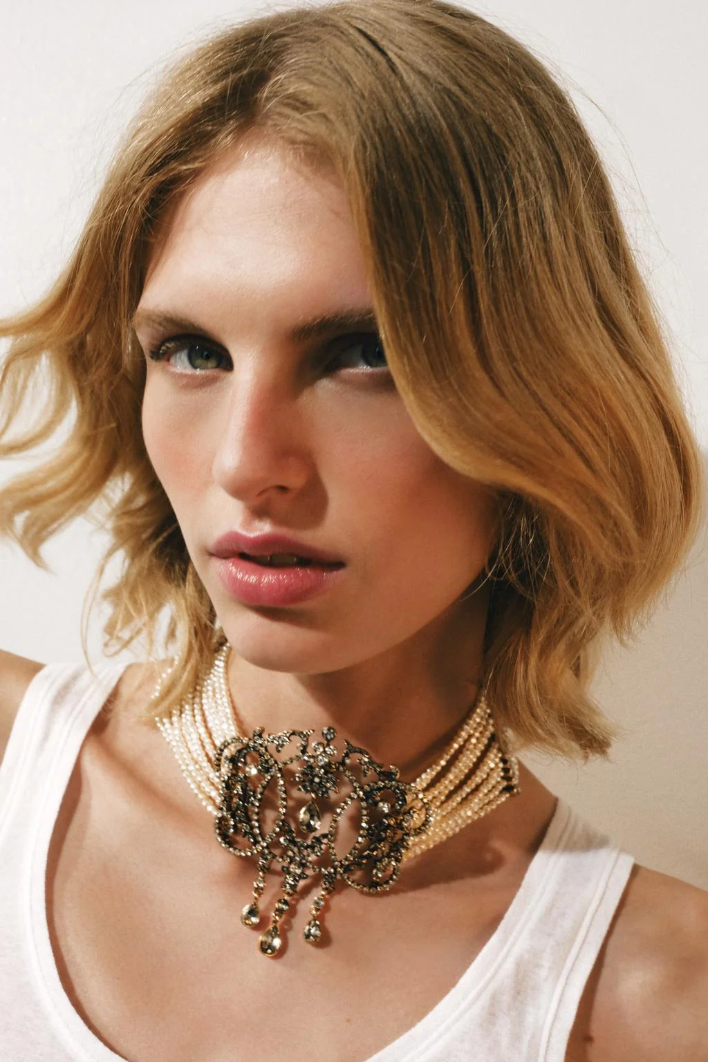 FAUX PEARL AND JEWEL CHOKER NECKLACE