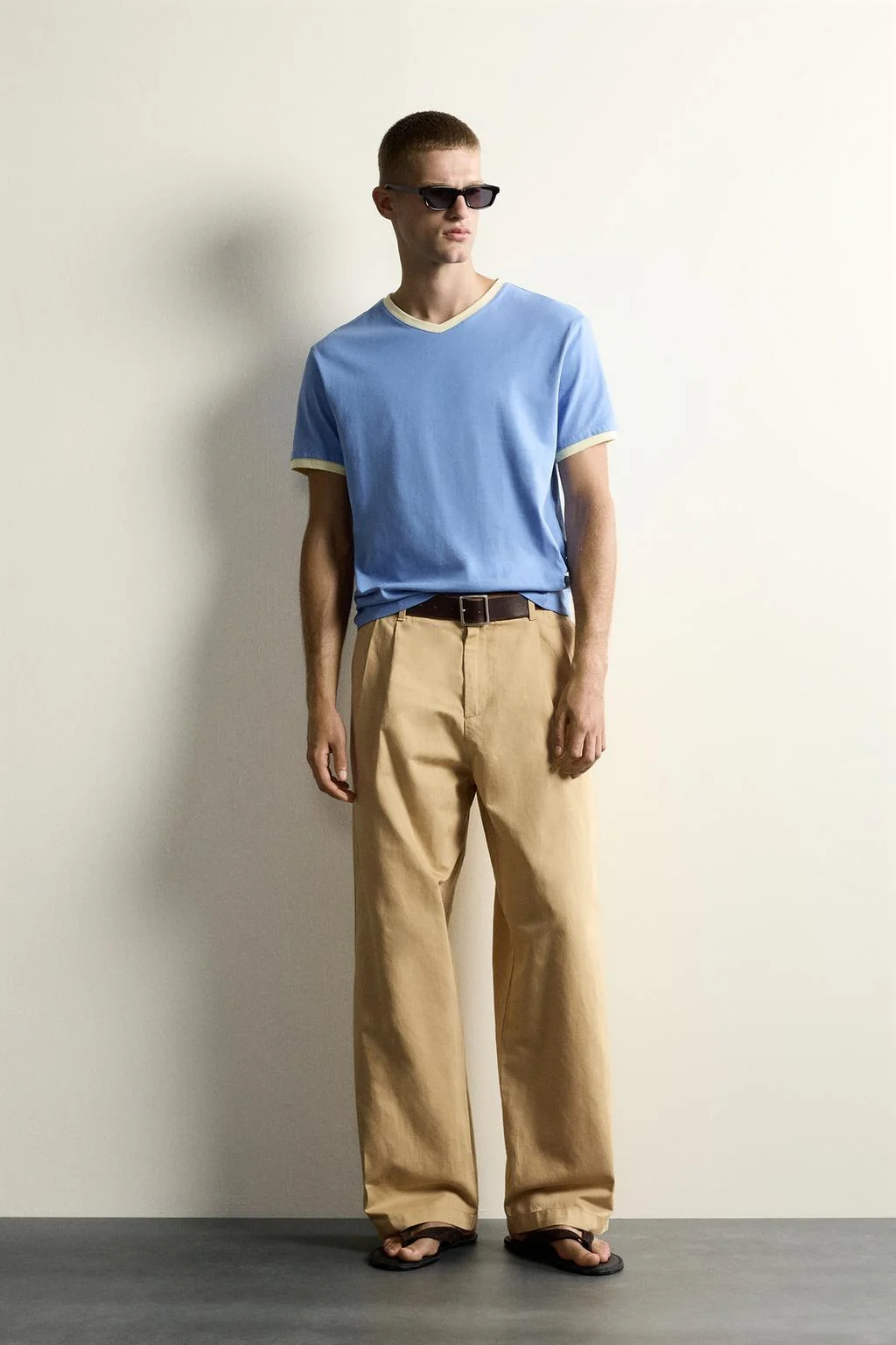 V-NECK RIBBED CONTRAST T-SHIRT