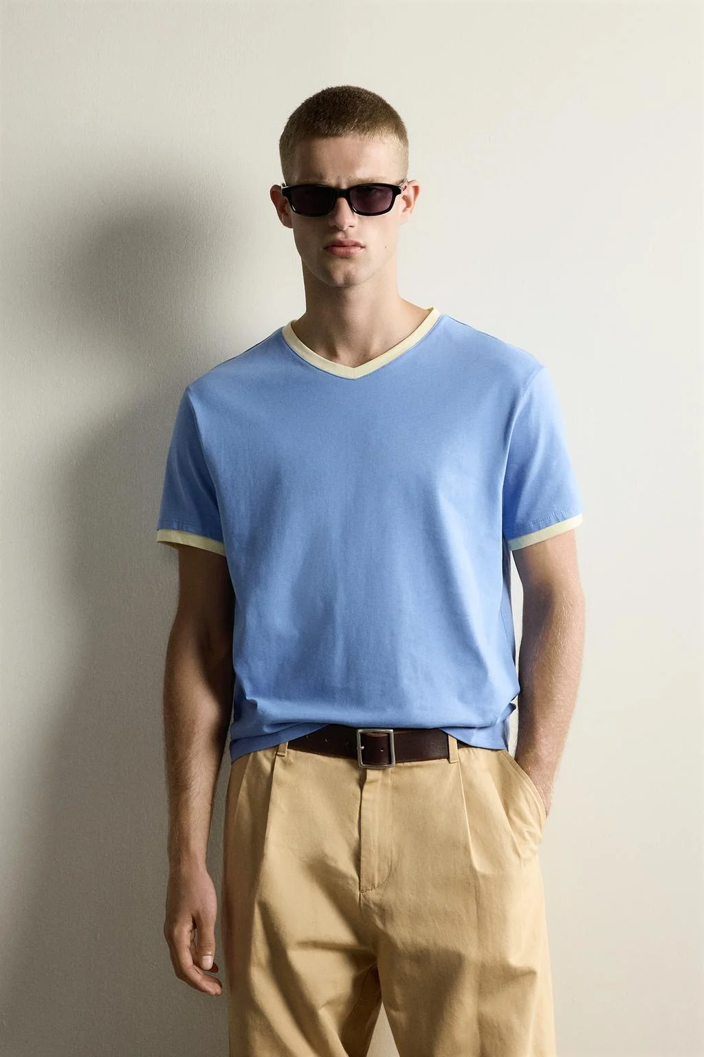 V-NECK RIBBED CONTRAST T-SHIRT