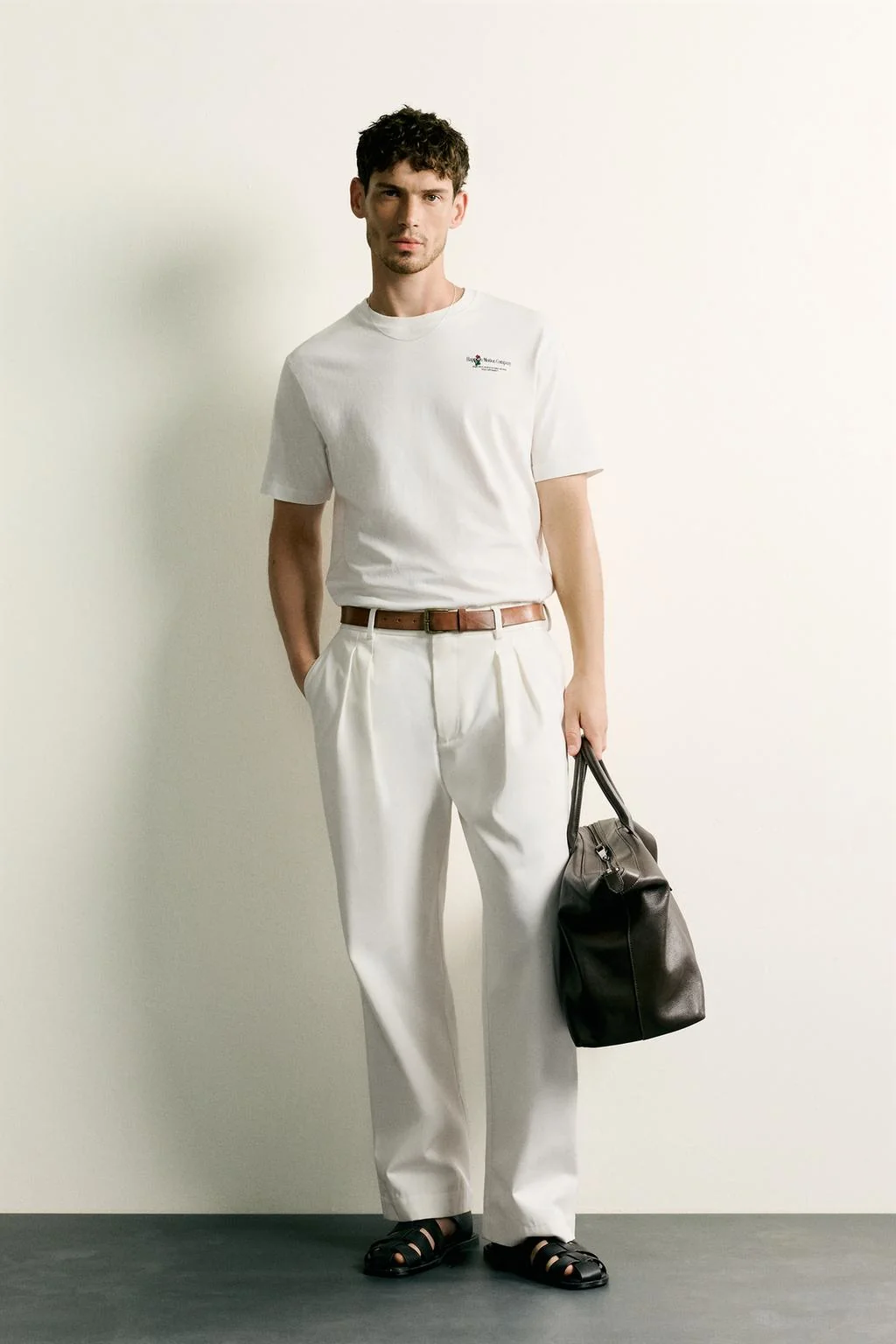 REGULAR FIT CONTRAST PRINT T-SHIRT