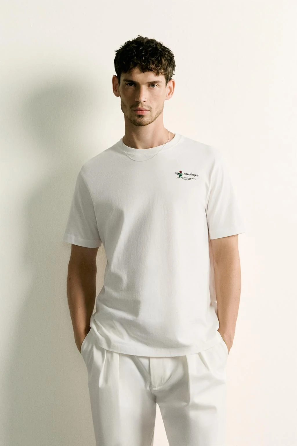 REGULAR FIT CONTRAST PRINT T-SHIRT