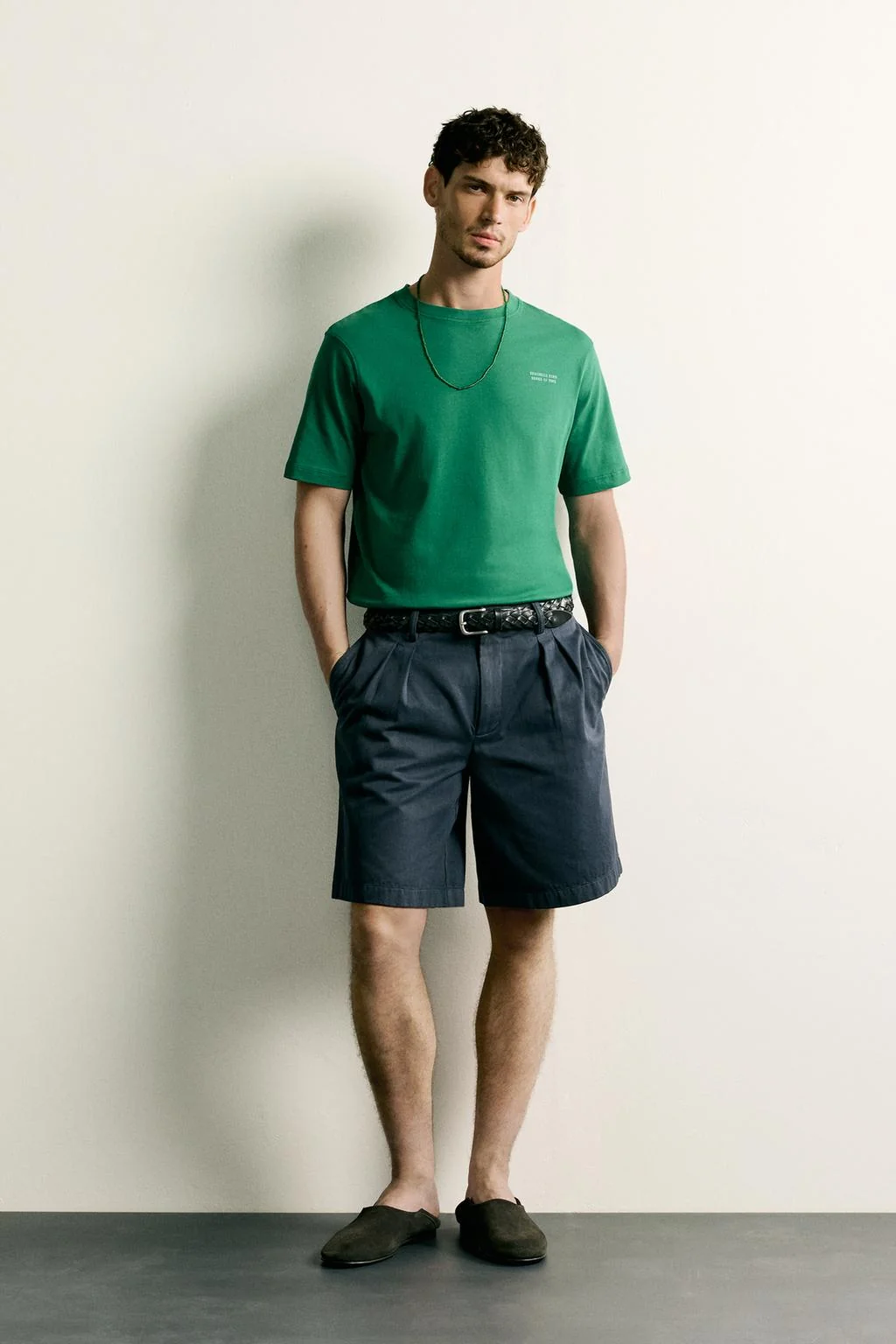 REGULAR FIT CONTRAST PRINT T-SHIRT