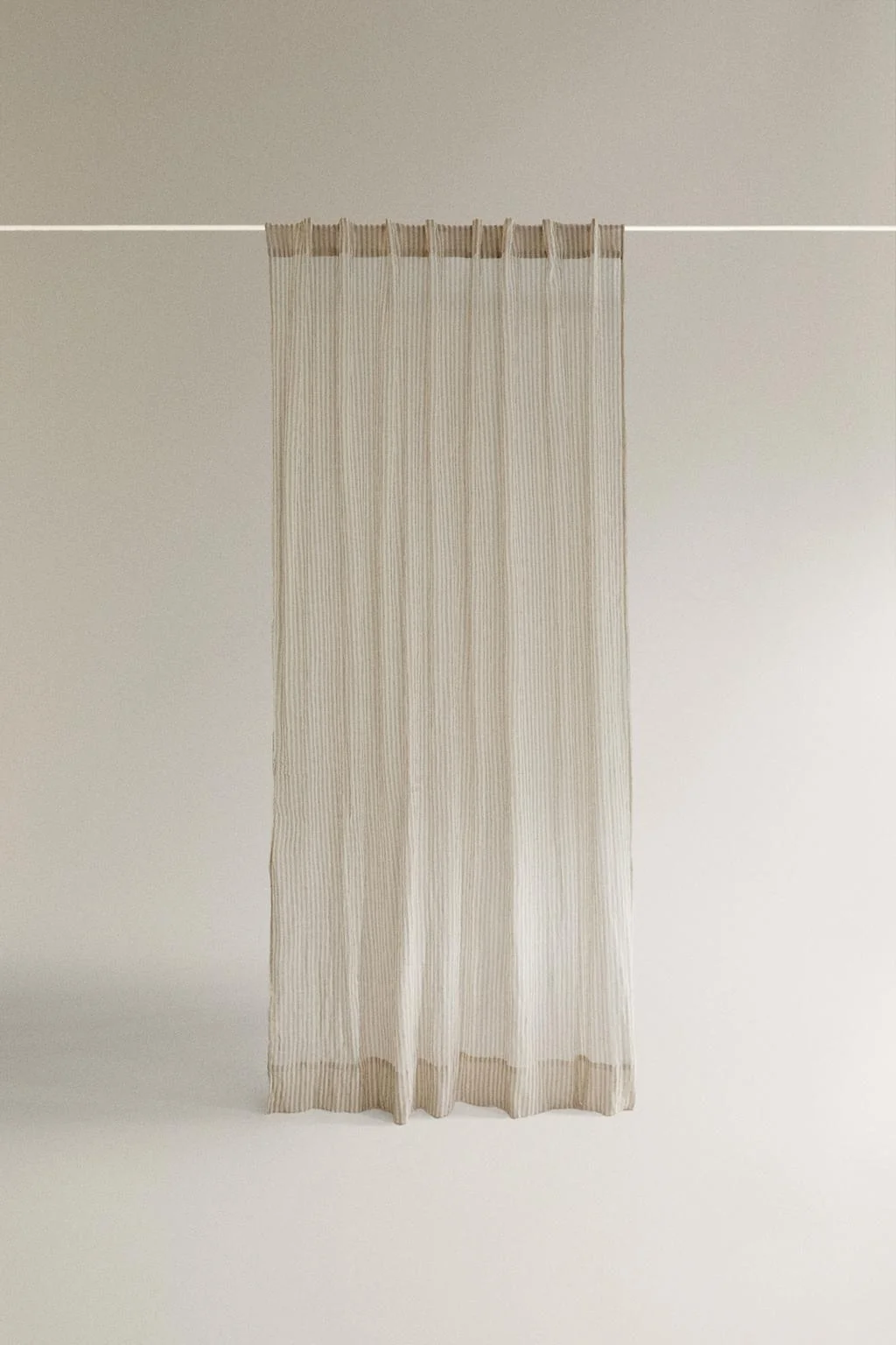 Полосатая муслиновая занавеска