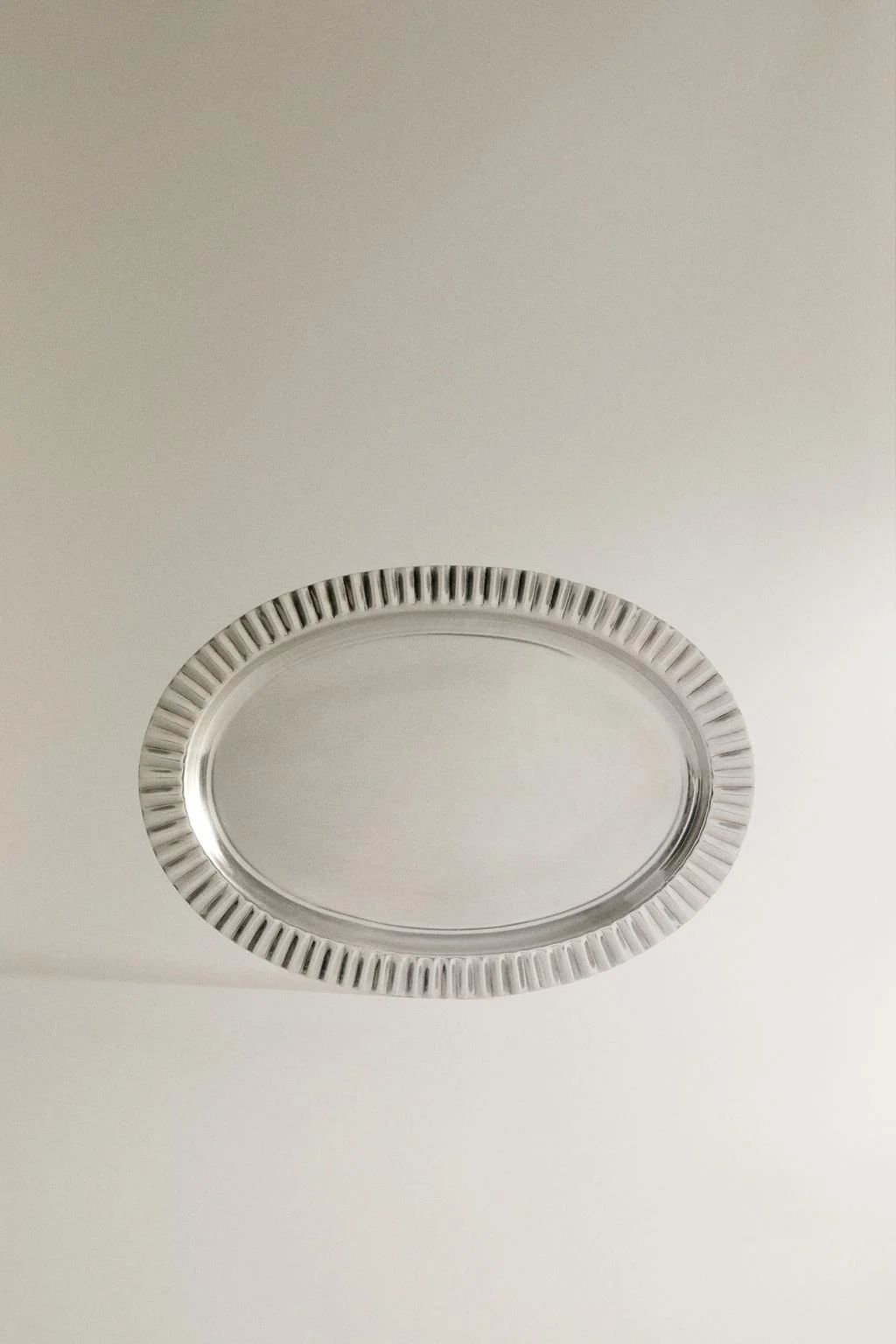SCALLOPED METAL BATHROOM TRAY
