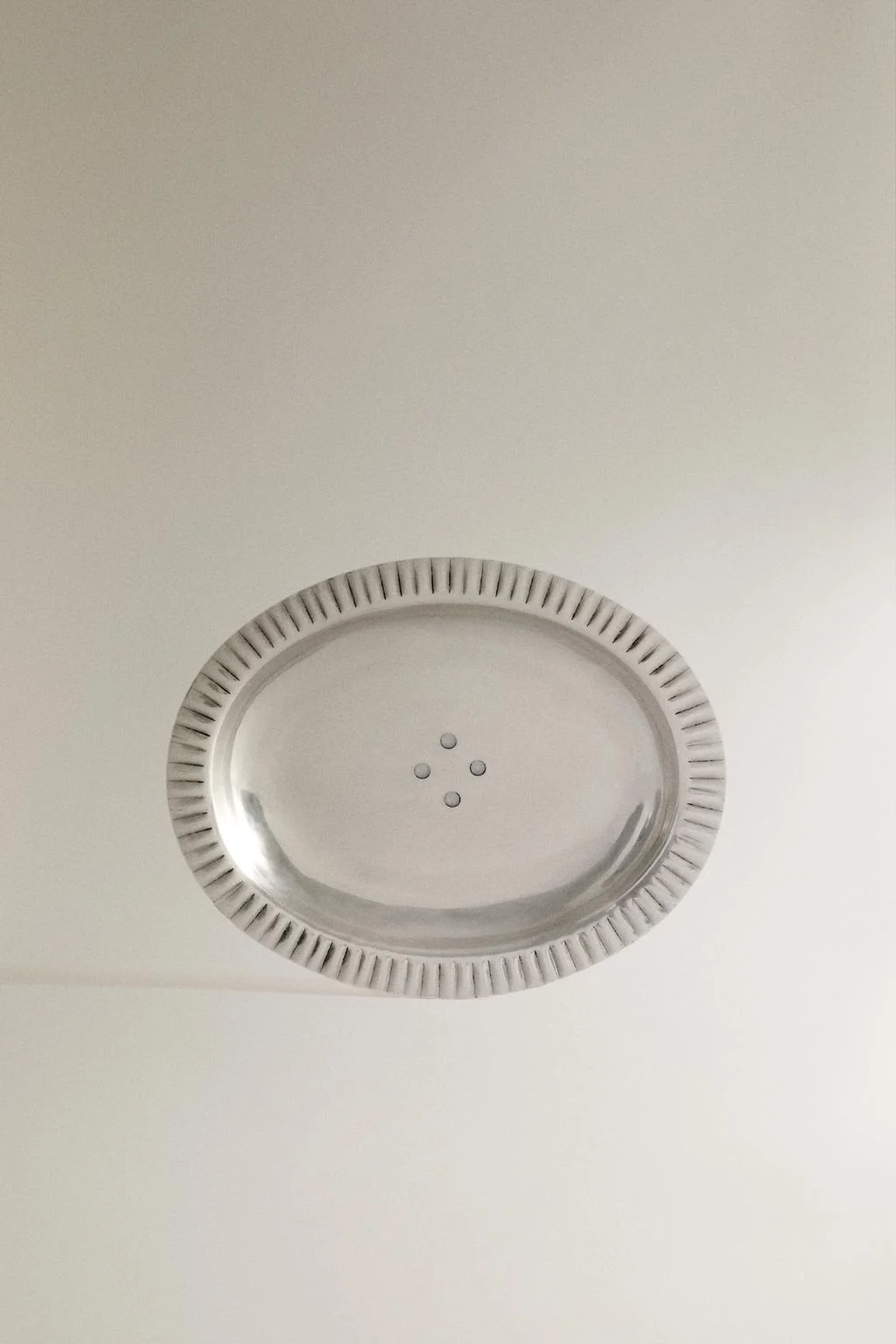 SCALLOPED METAL BATHROOM SOAP DISH