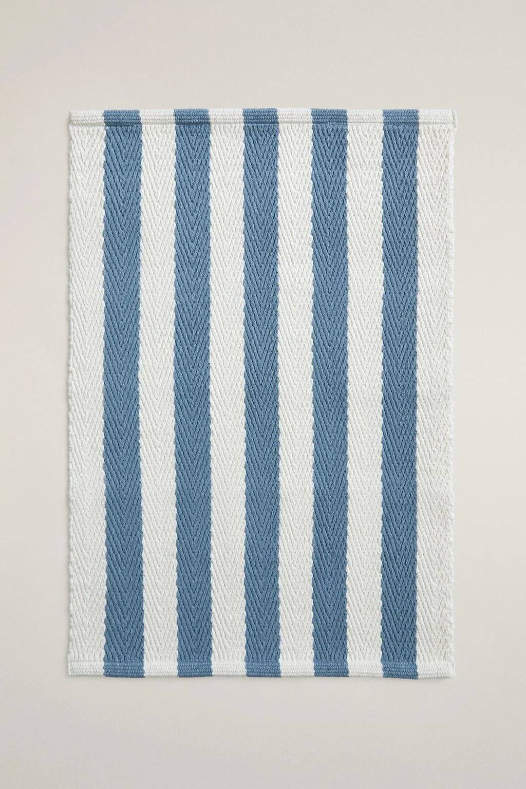 BATH MAT WITH STRIPES