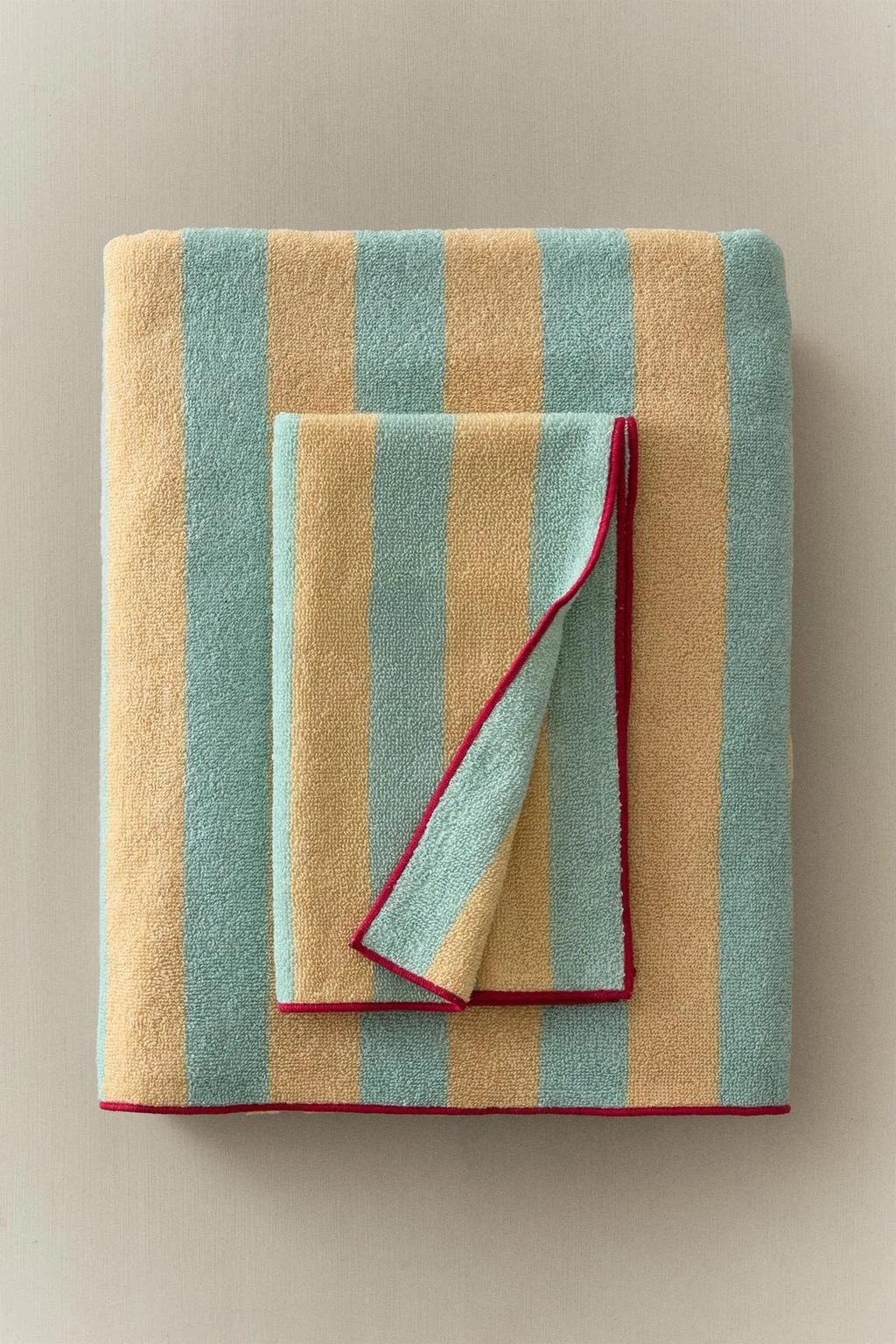 PIQUÉ APPLIQUÉ BATH TOWEL