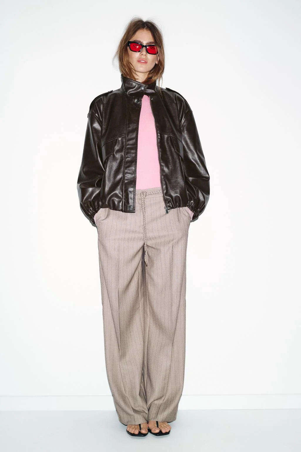 Брюки в ёлочку с плетёным поясом