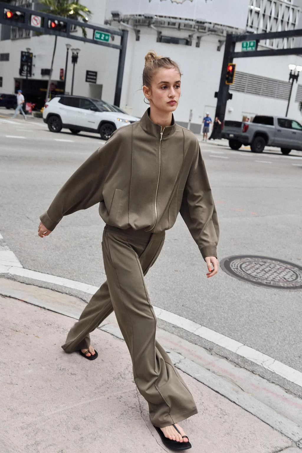 Прямые брюки с передним швом